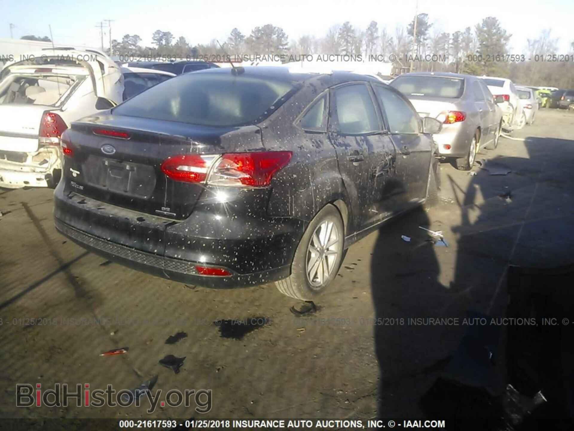 2016 Ford Focus - VIN: 1FADP3F20GL217425 - Photo 4