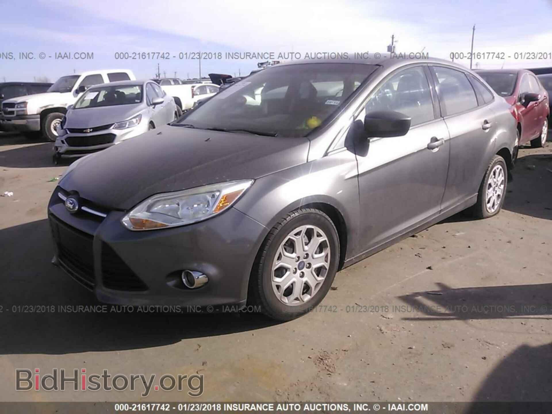 2012 Ford Focus - VIN: 1FAHP3F23CL386057 - Photo 2