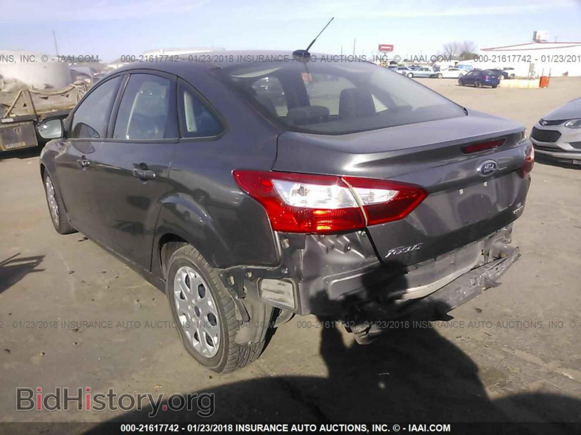 2012 Ford Focus - VIN: 1FAHP3F23CL386057 - Photo 3