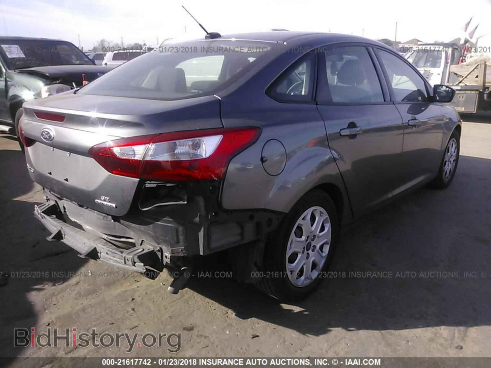 2012 Ford Focus - VIN: 1FAHP3F23CL386057 - Photo 4