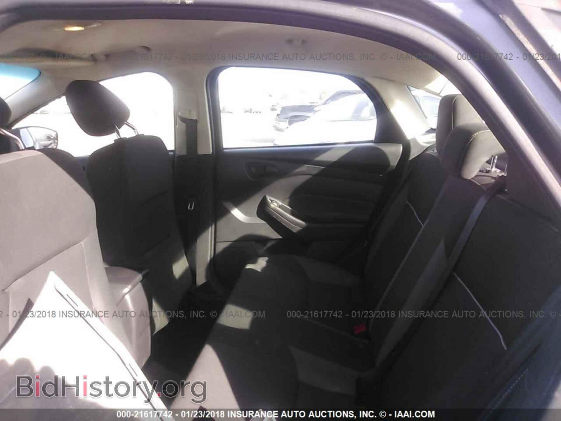 2012 Ford Focus - VIN: 1FAHP3F23CL386057 - Photo 8