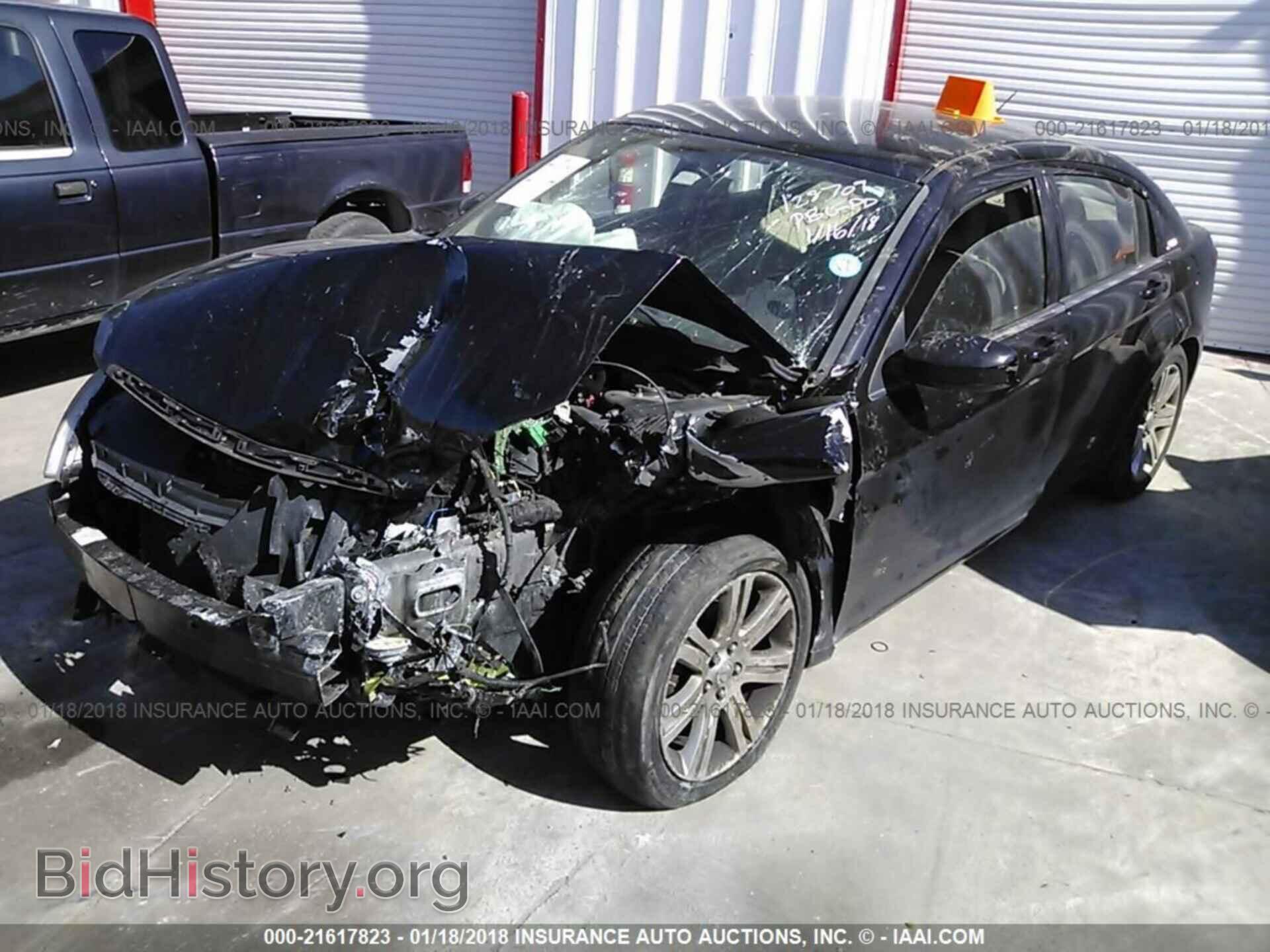 2011 Chrysler 200 - VIN: 1C3BC1FB7BN614052 - Photo 2