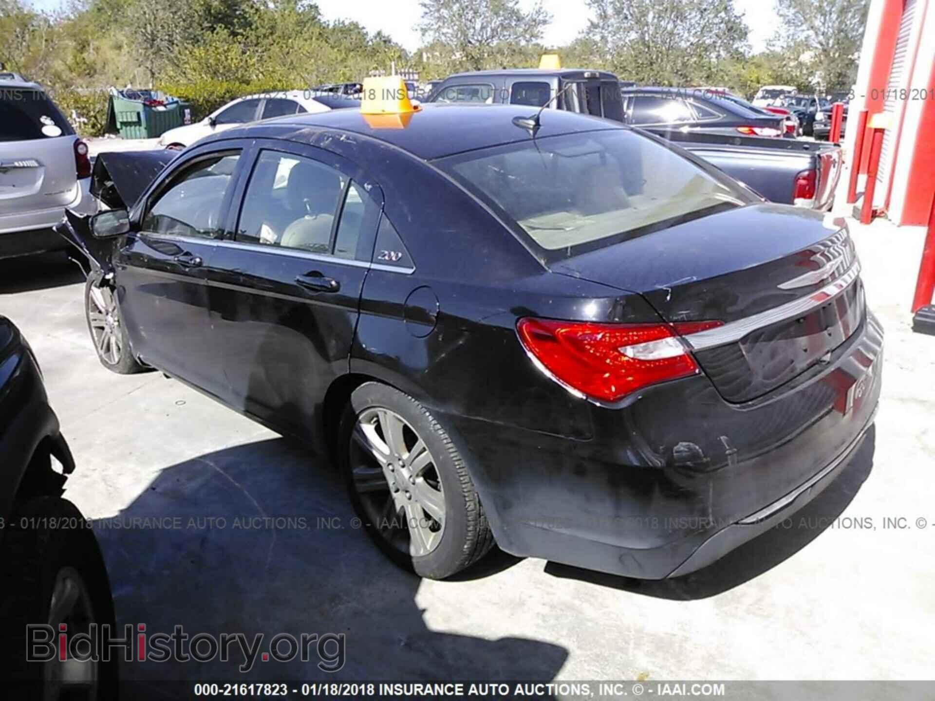 2011 Chrysler 200 - VIN: 1C3BC1FB7BN614052 - Photo 3