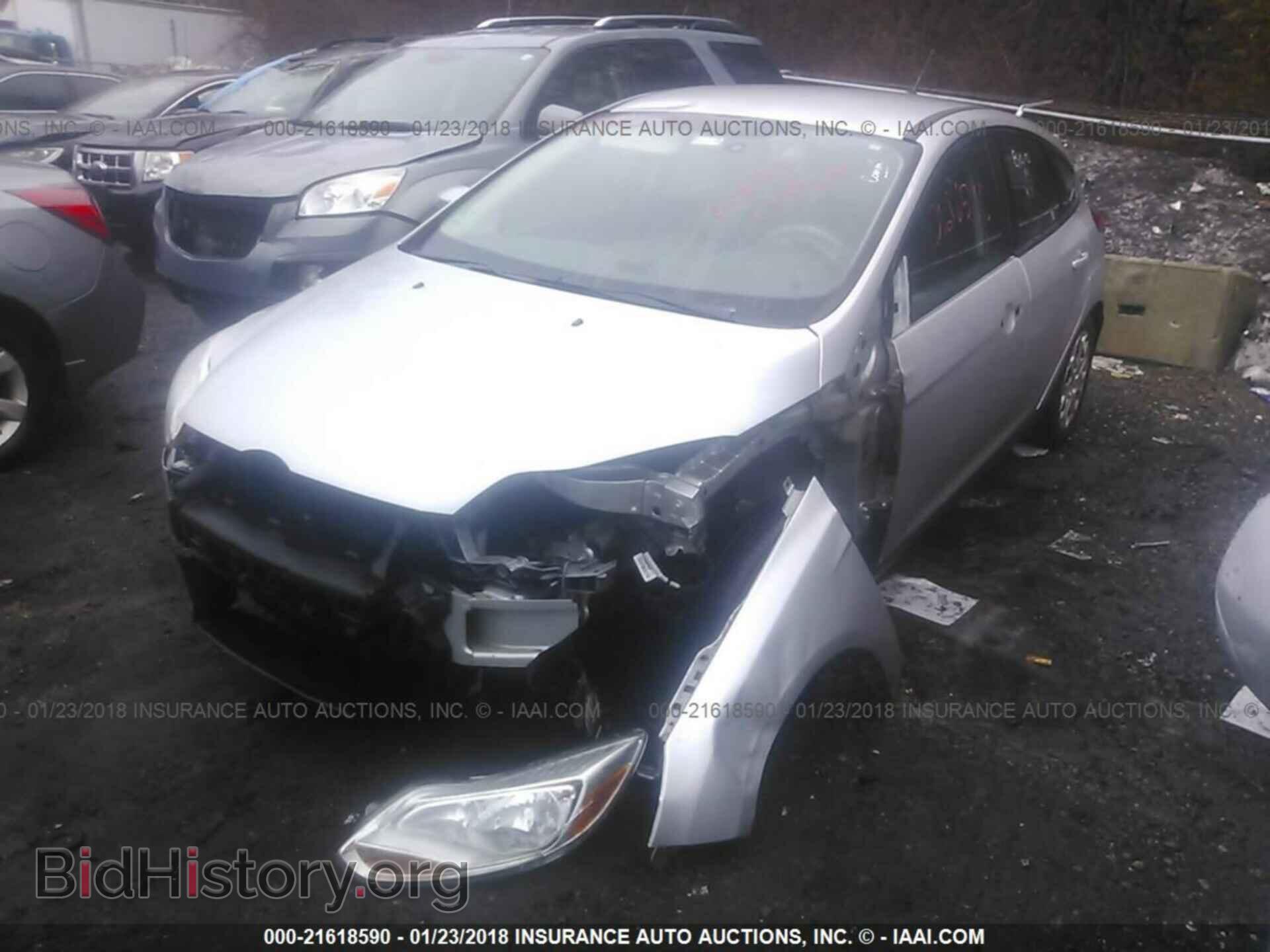 2012 Ford Focus - VIN: 1FAHP3K21CL223476 - Фото 2