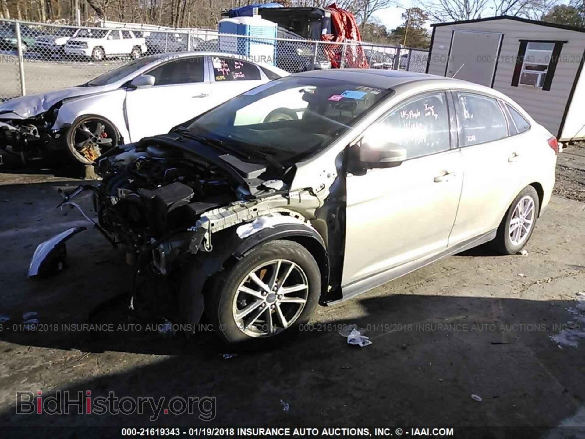 2015 Ford Focus - VIN: 1FADP3F23FL201878 - Photo 2