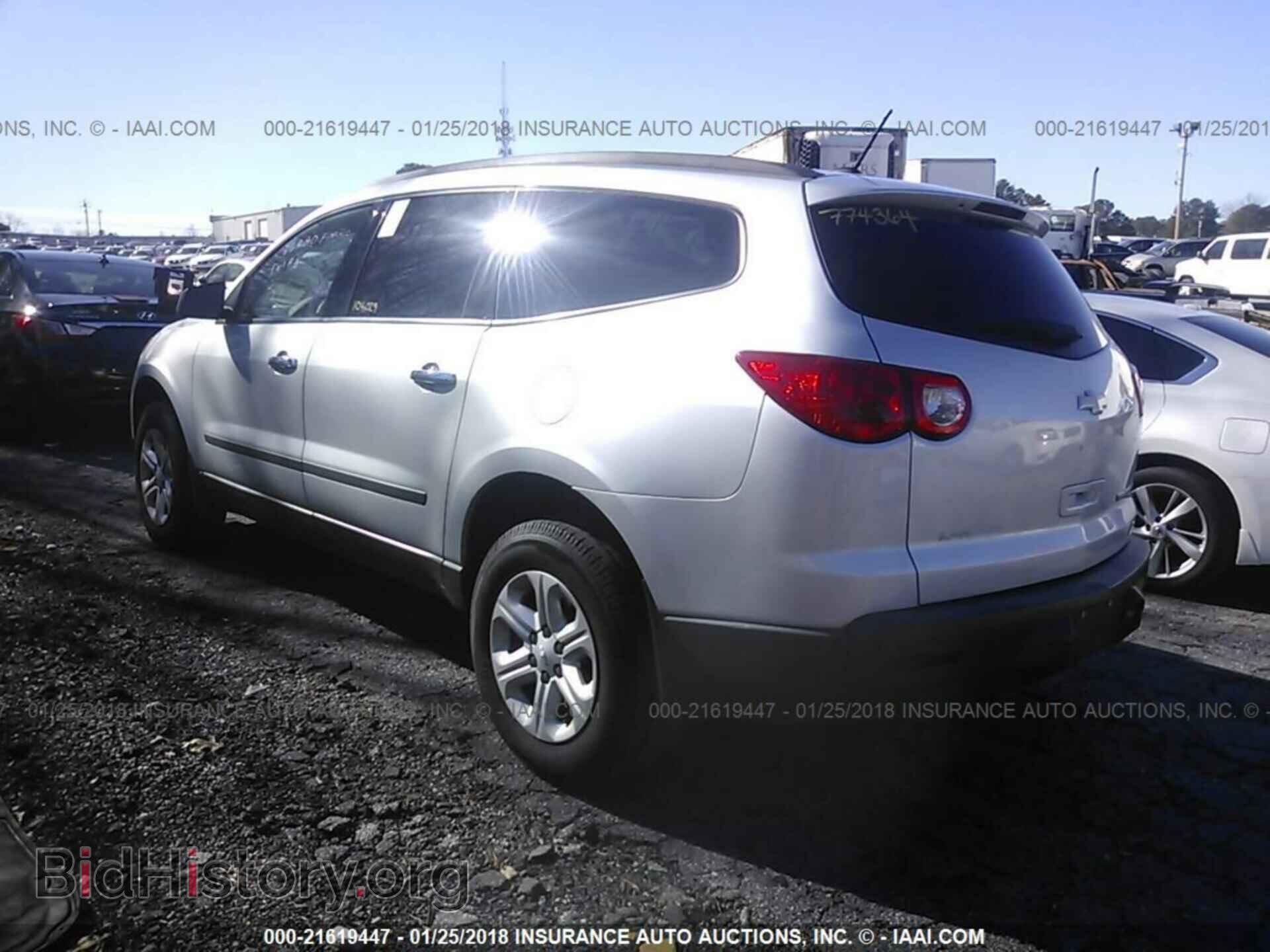 2012 Chevrolet Traverse - VIN: 1GNKREED4CJ215927 - Фото 3