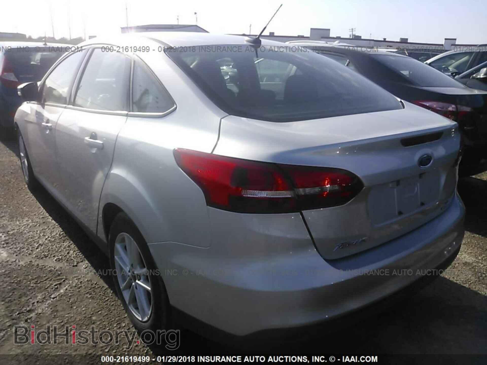 2016 Ford Focus - VIN: 1FADP3F26GL348228 - Photo 3