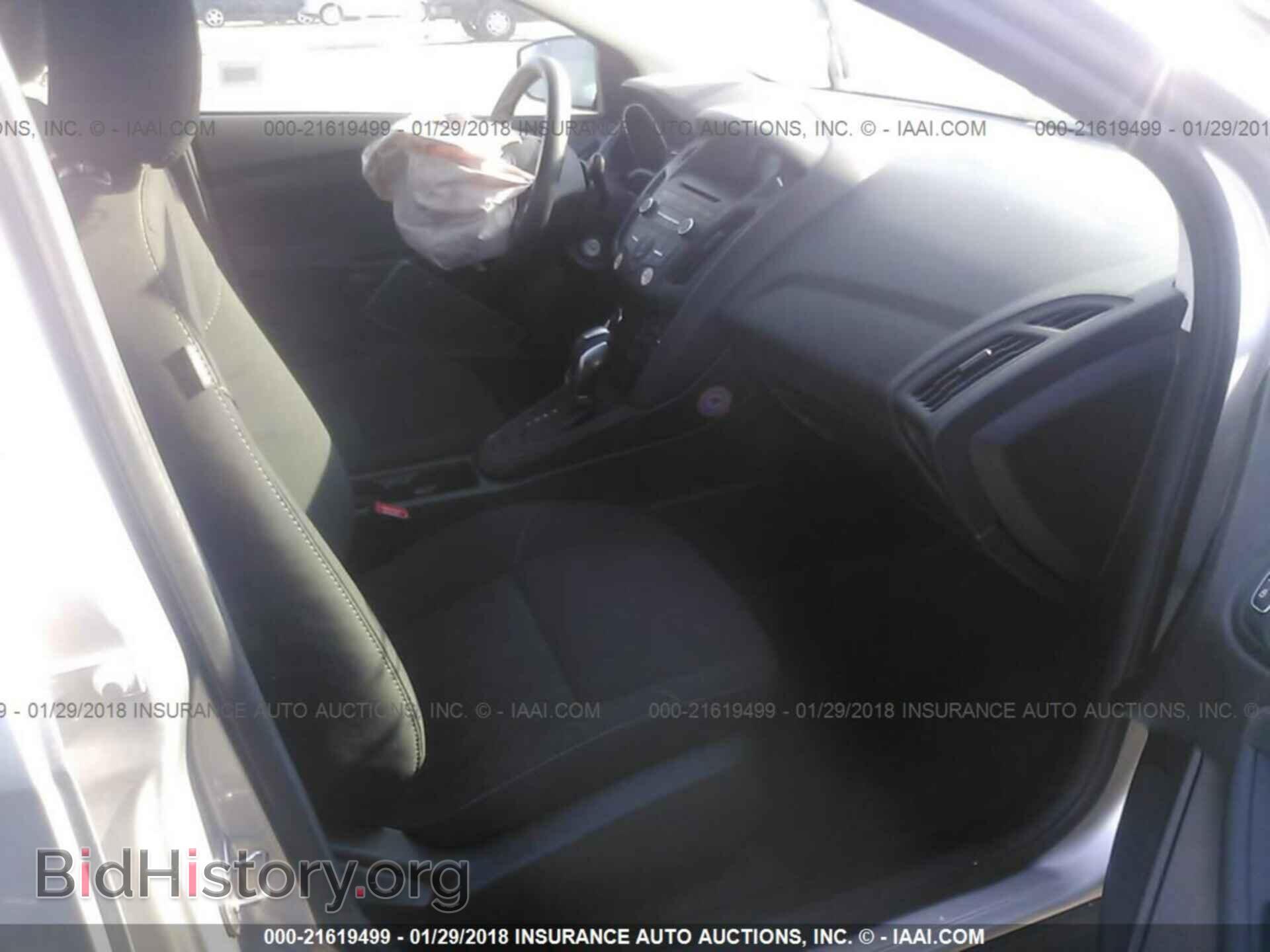2016 Ford Focus - VIN: 1FADP3F26GL348228 - Photo 5