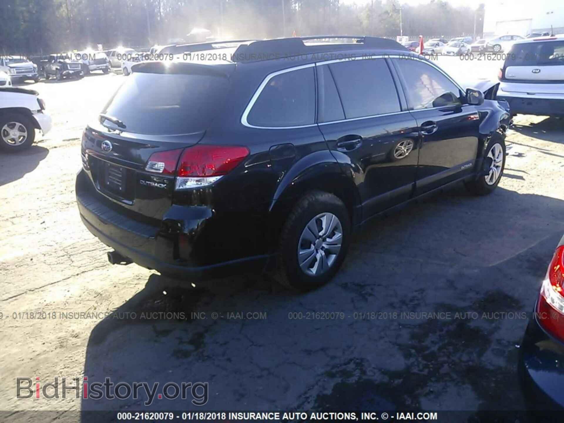 2014 Subaru Outback - VIN: 4S4BRCAC7E1297869 - Photo 4
