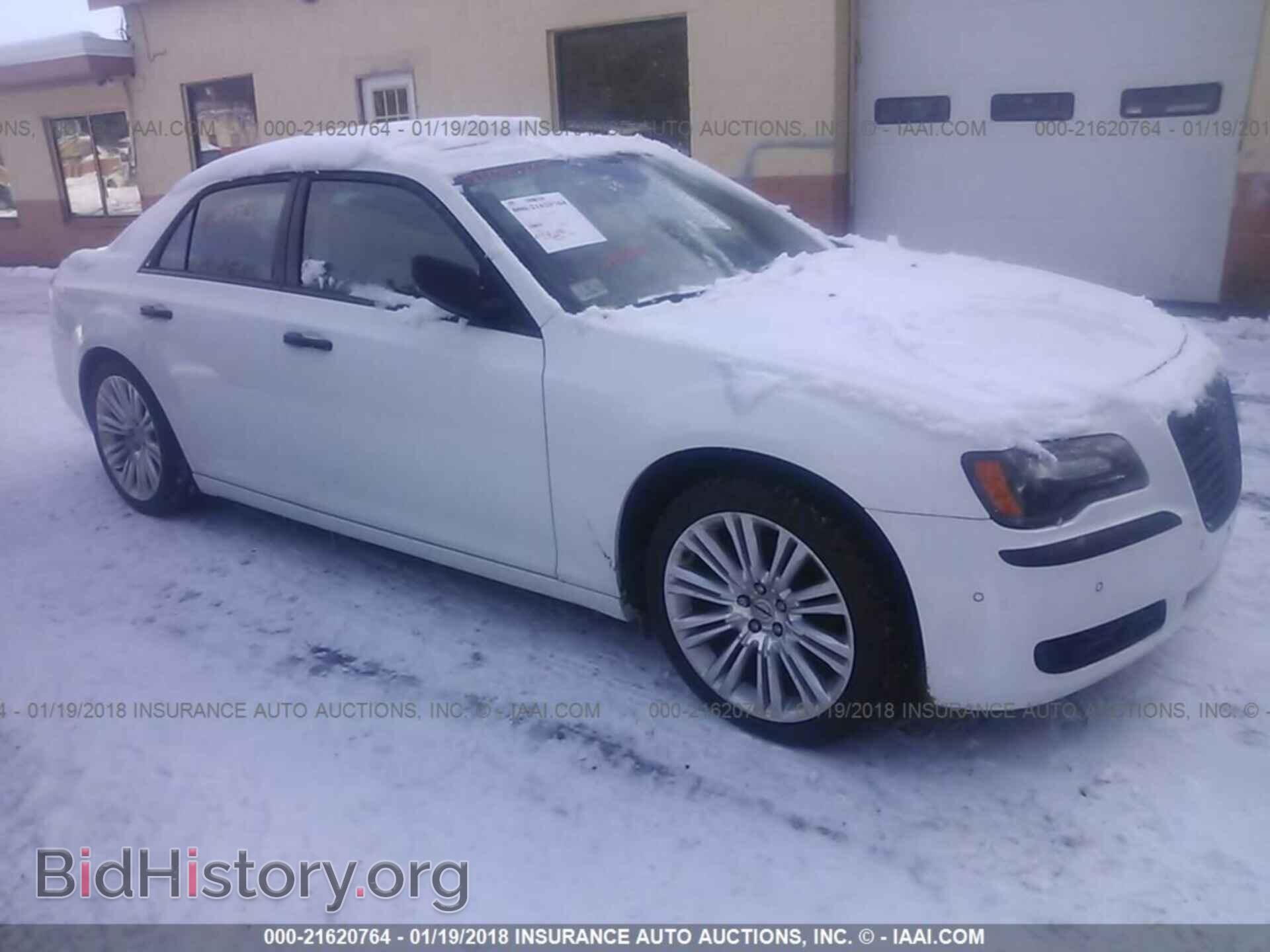 Photo 2C3CA6CT1BH518172 - Chrysler 300c 2011