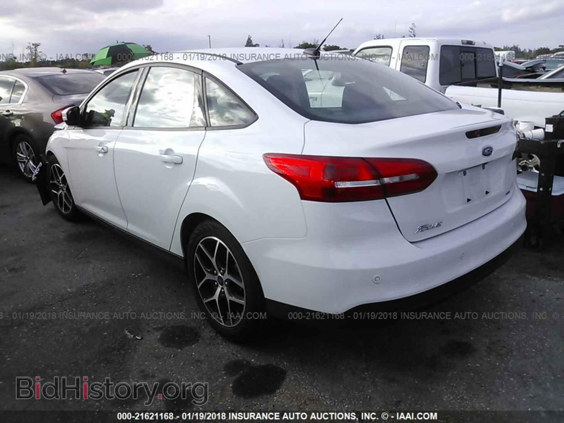 2017 Ford Focus - VIN: 1FADP3H21HL256622 - Photo 3