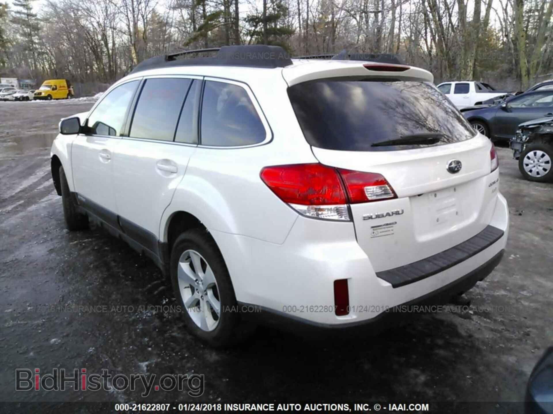 2014 Subaru Outback - VIN: 4S4BRBNC8E3307074 - Photo 3