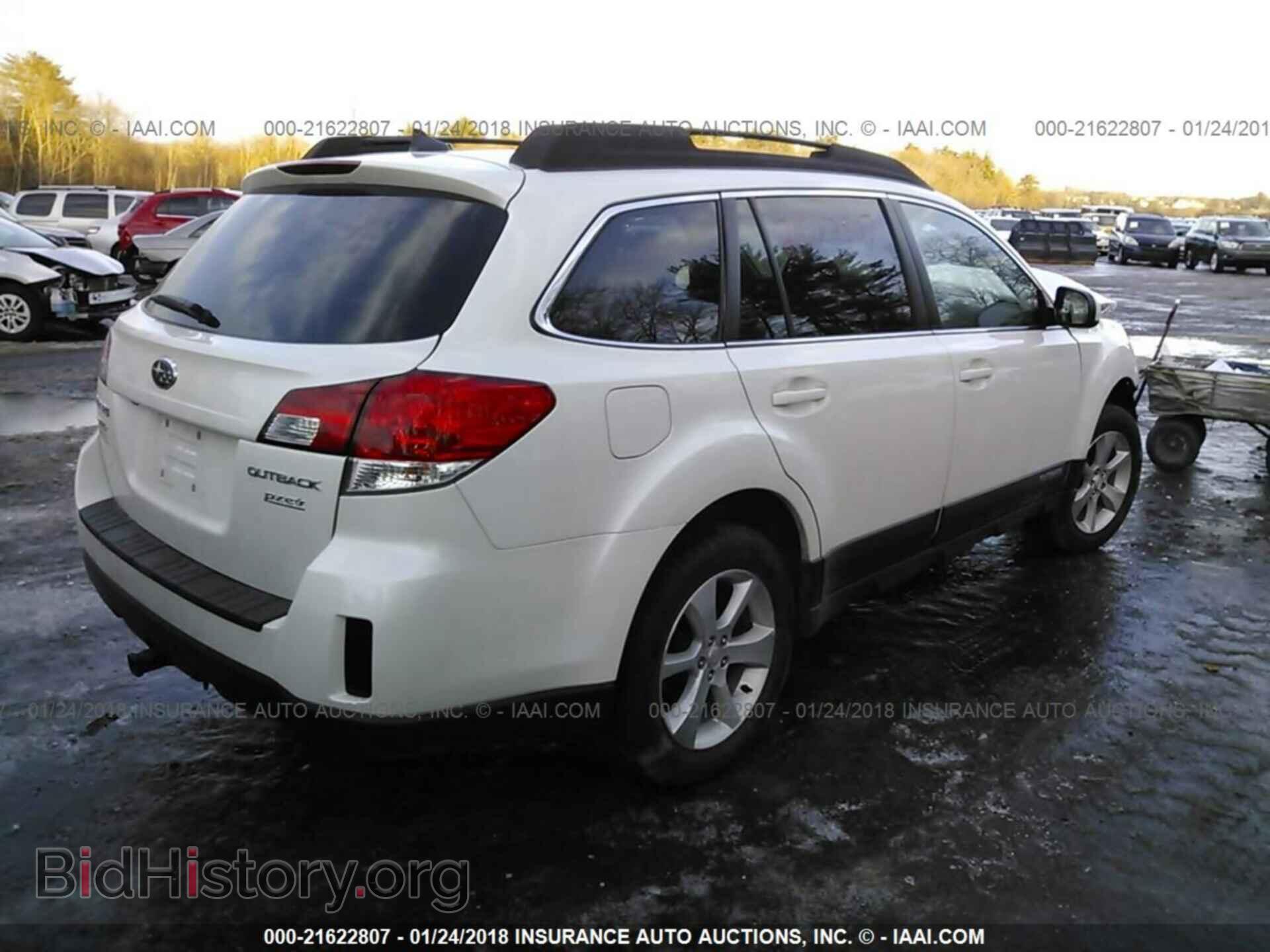 2014 Subaru Outback - VIN: 4S4BRBNC8E3307074 - Photo 4