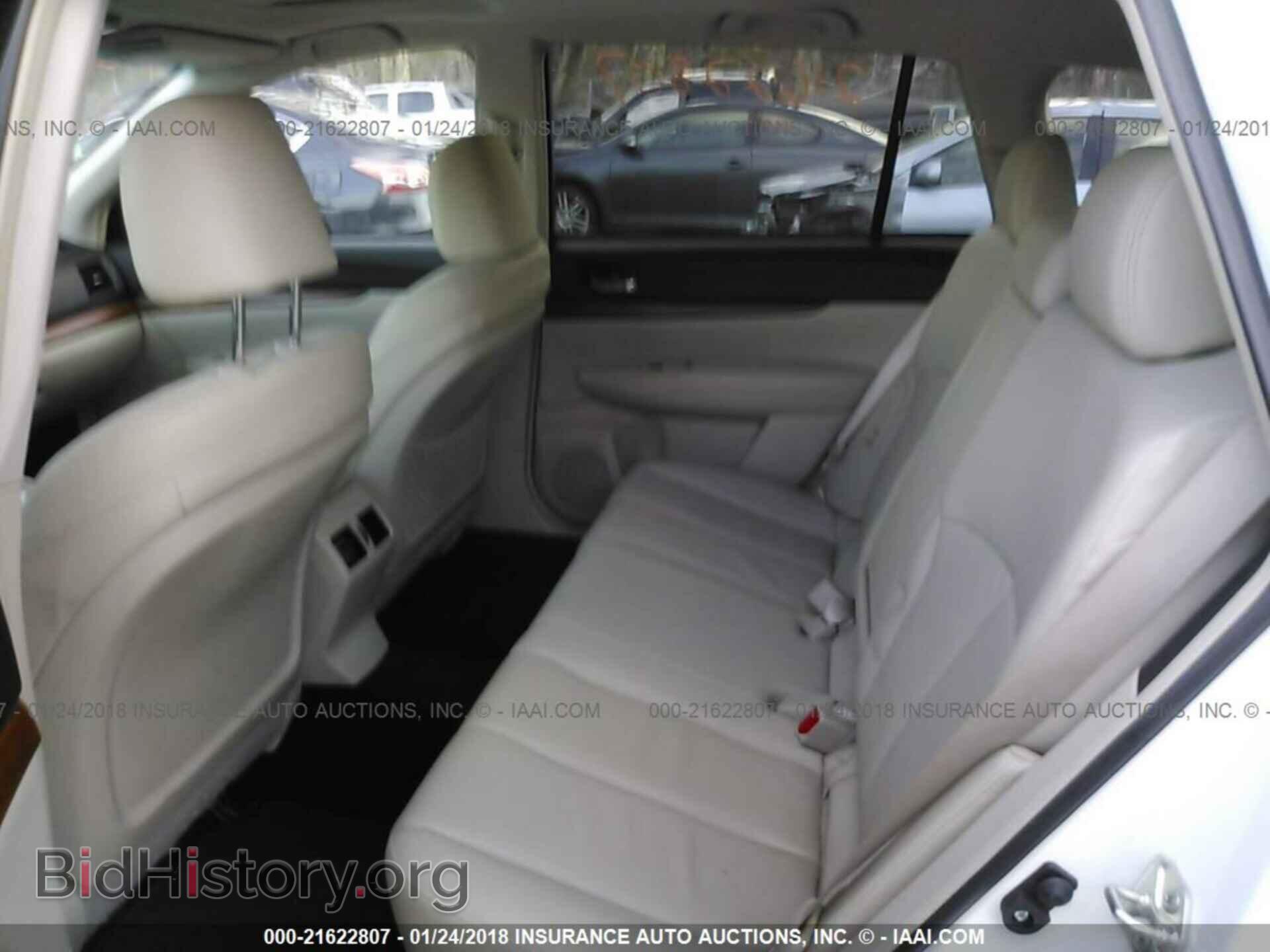 2014 Subaru Outback - VIN: 4S4BRBNC8E3307074 - Photo 8