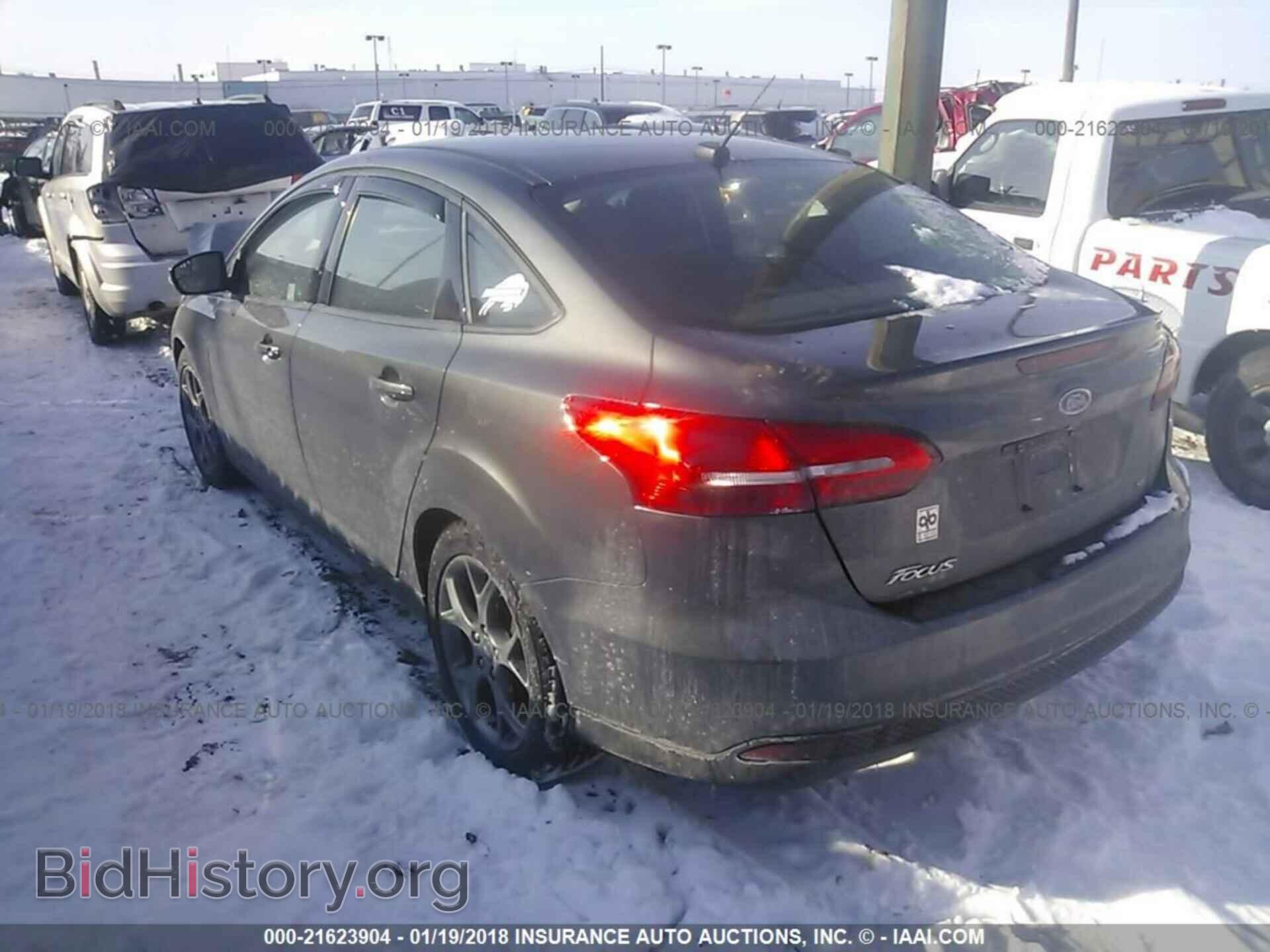 2017 Ford Focus - VIN: 1FADP3F24HL294882 - Фото 3