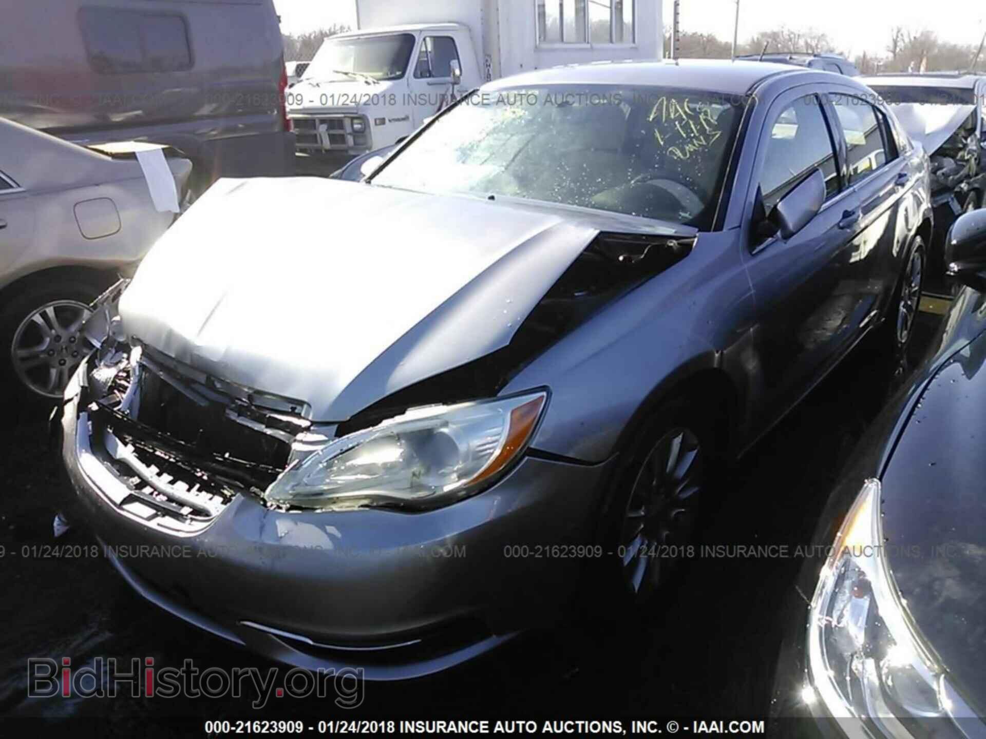 2013 Chrysler 200 - VIN: 1C3CCBAG8DN767457 - Photo 2