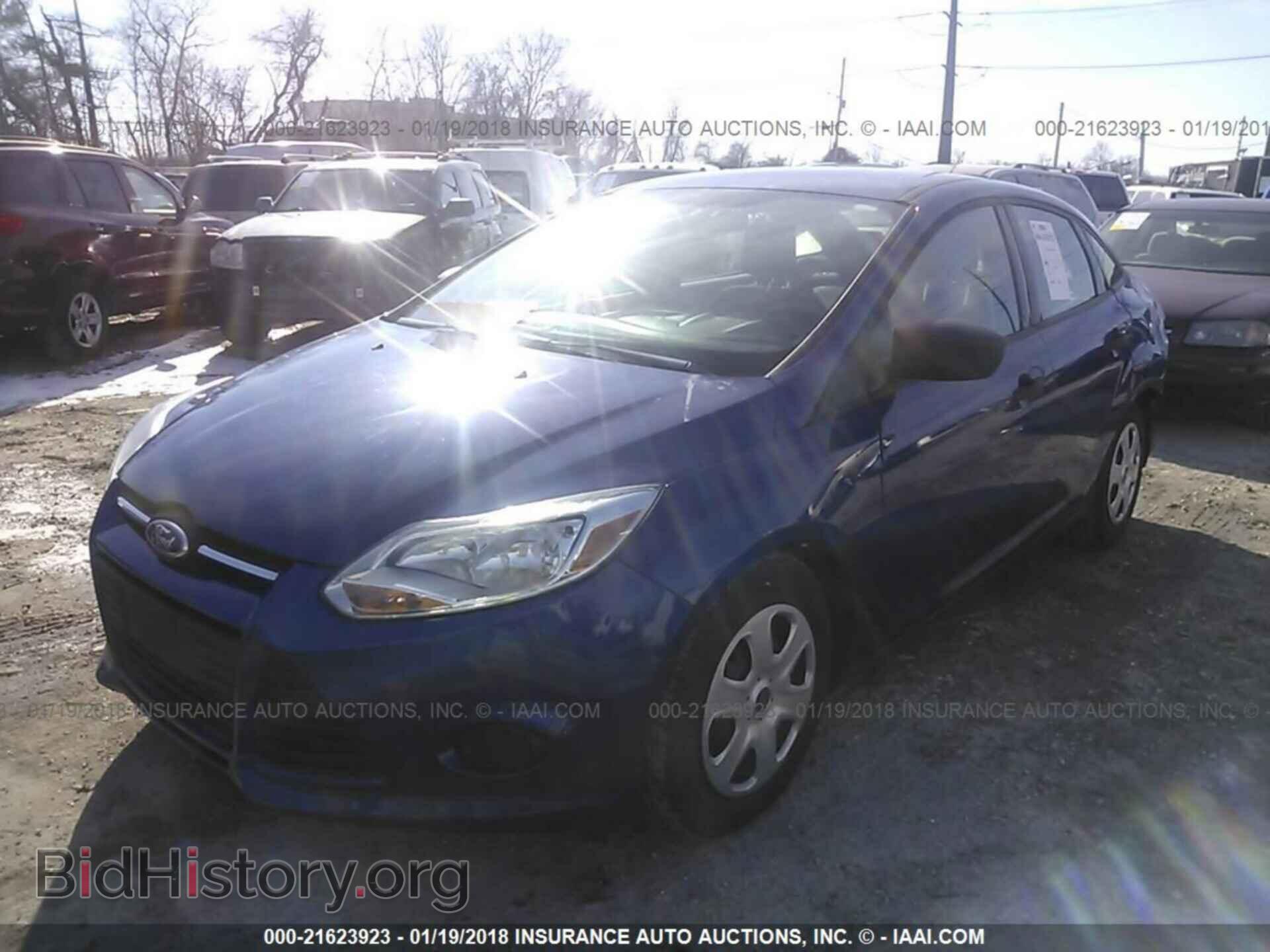 2012 Ford Focus - VIN: 1FAHP3E28CL251822 - Photo 2