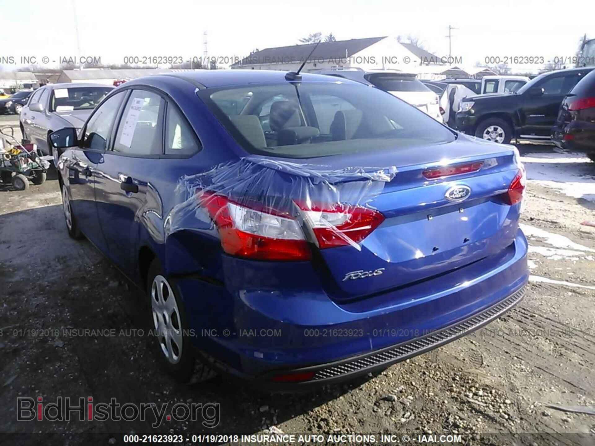 2012 Ford Focus - VIN: 1FAHP3E28CL251822 - Photo 3