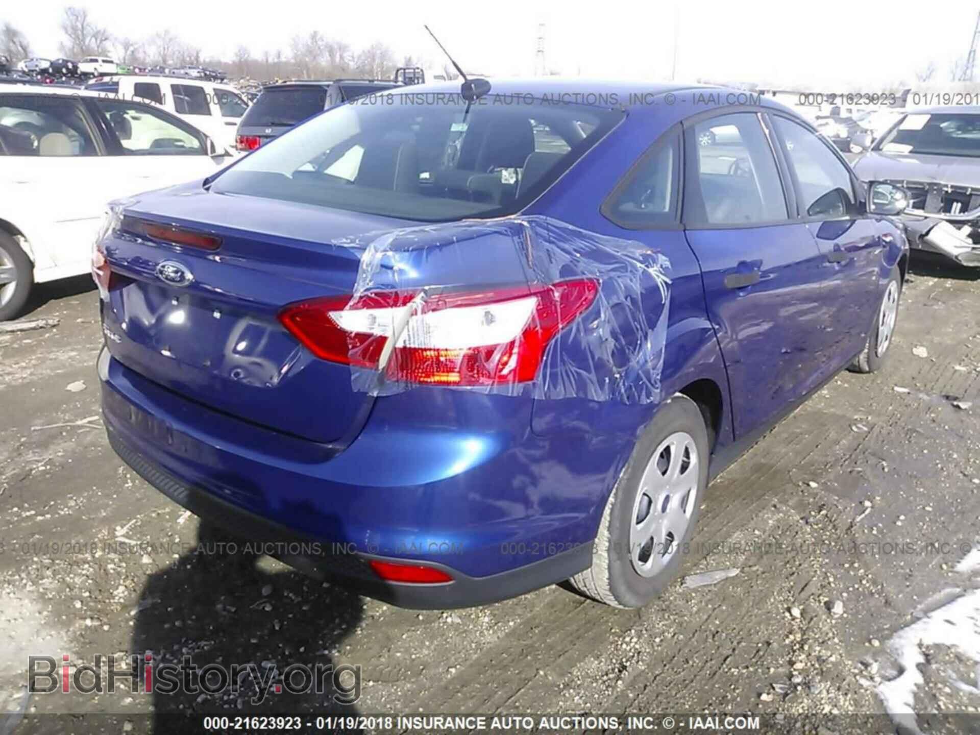 2012 Ford Focus - VIN: 1FAHP3E28CL251822 - Photo 4