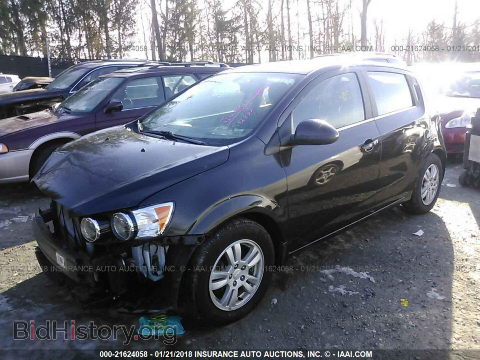 2014 Chevrolet Sonic - VIN: 1G1JC6SG7E4215425 - Фото 2