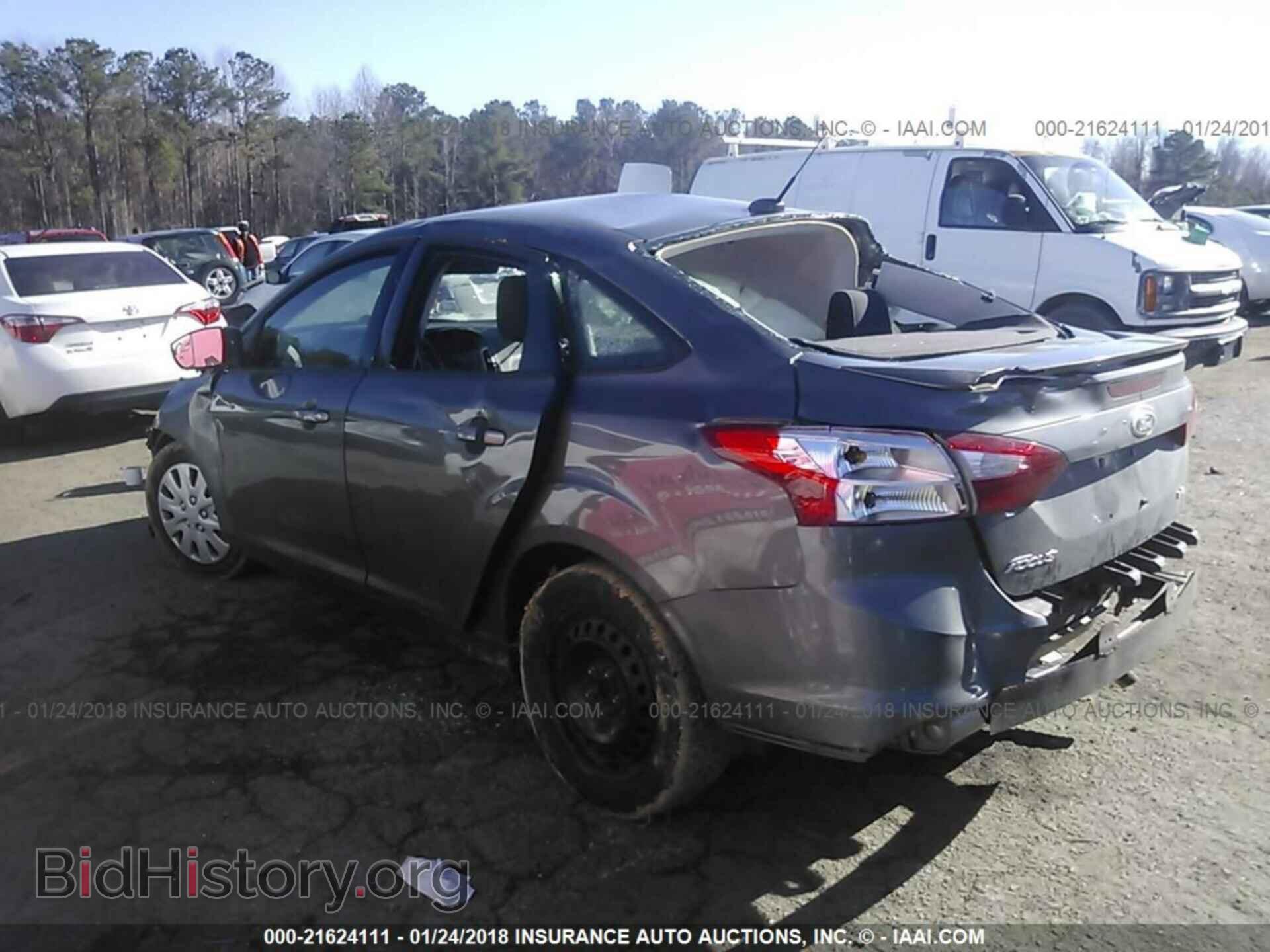 2012 Ford Focus - VIN: 1FAHP3F23CL247188 - Photo 3