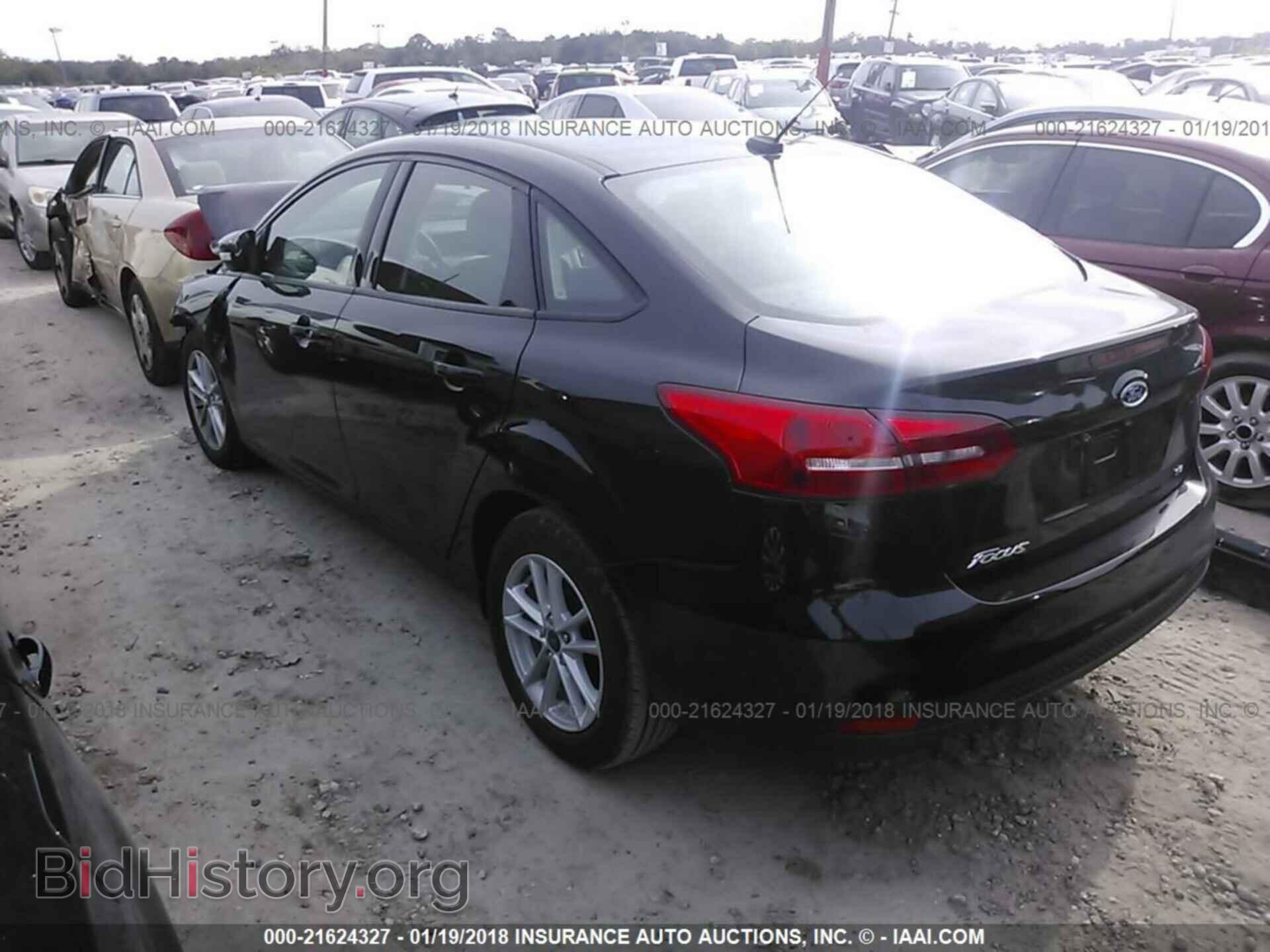 2017 Ford Focus - VIN: 1FADP3F23HL293559 - Photo 3