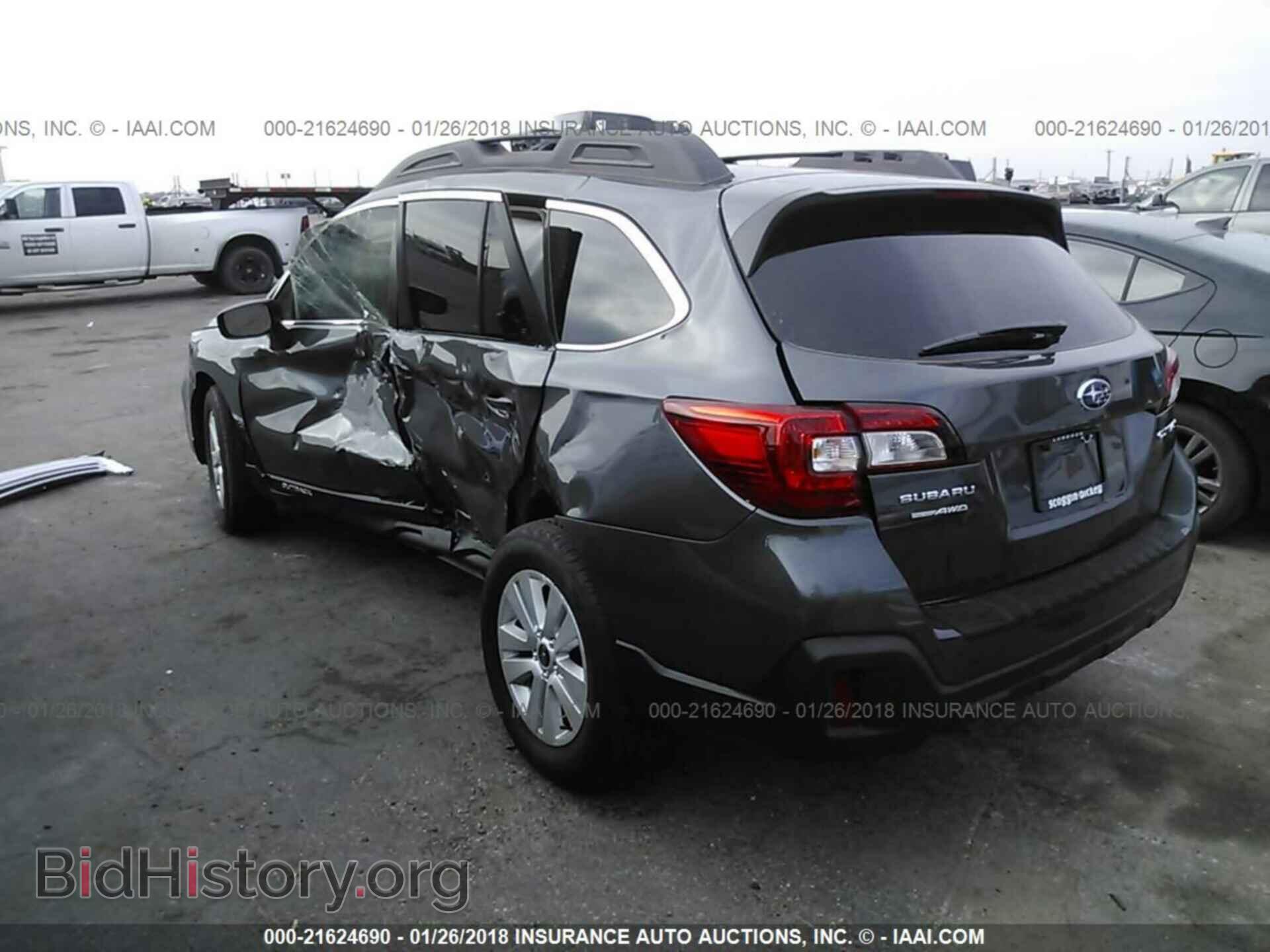 2018 Subaru Outback - VIN: 4S4BSAAC4J3257594 - Фото 3