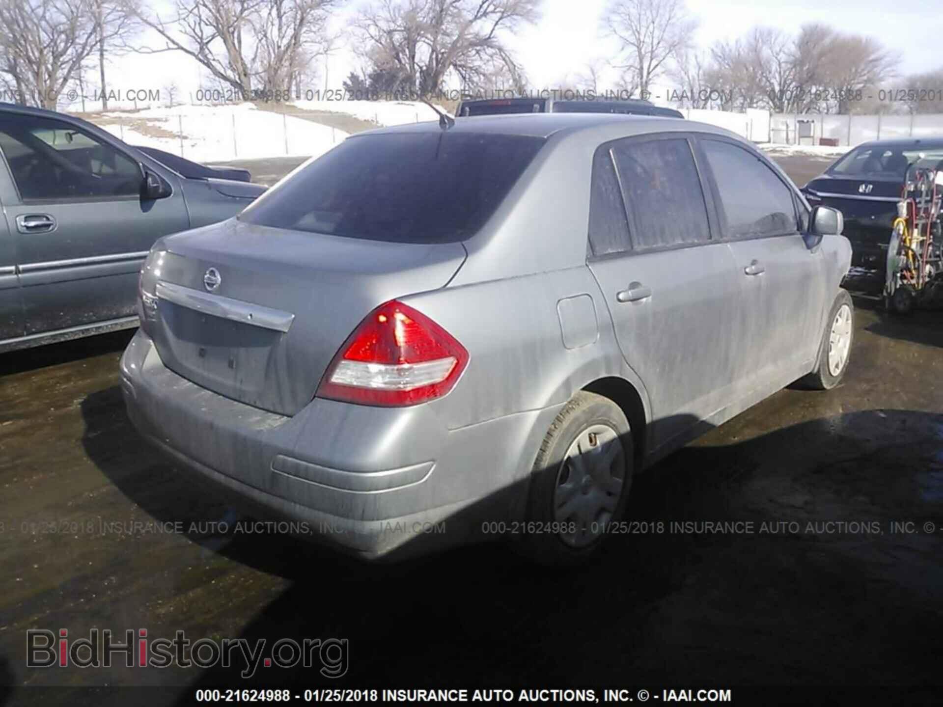 2011 Nissan Versa - VIN: 3N1BC1AP1BL443140 - Фото 4