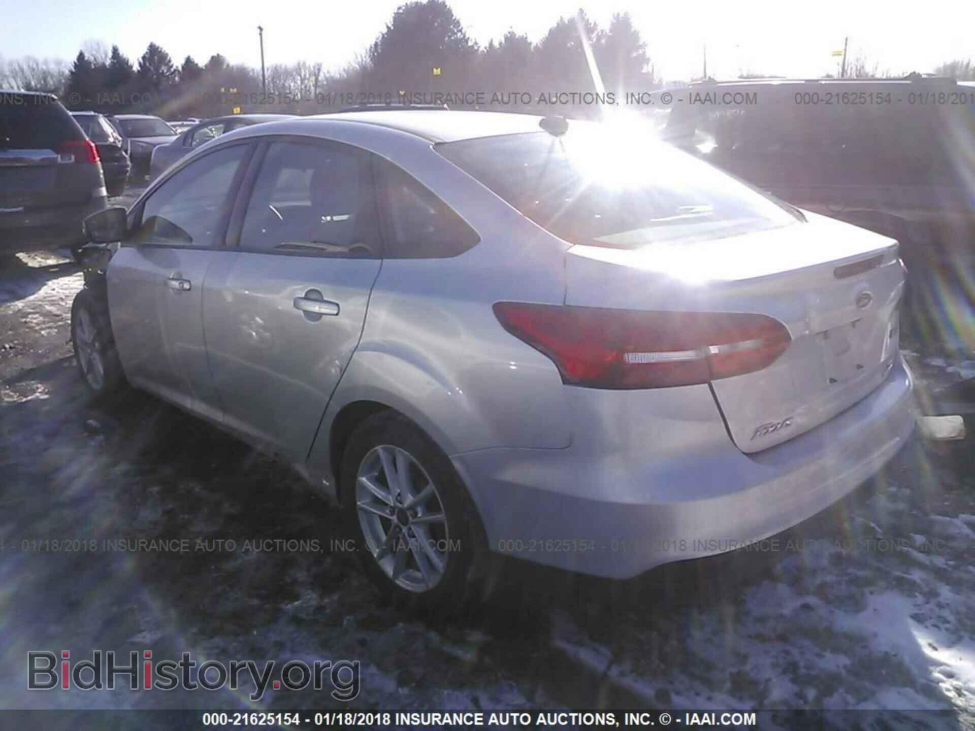 2015 Ford Focus - VIN: 1FADP3F23FL317386 - Photo 3