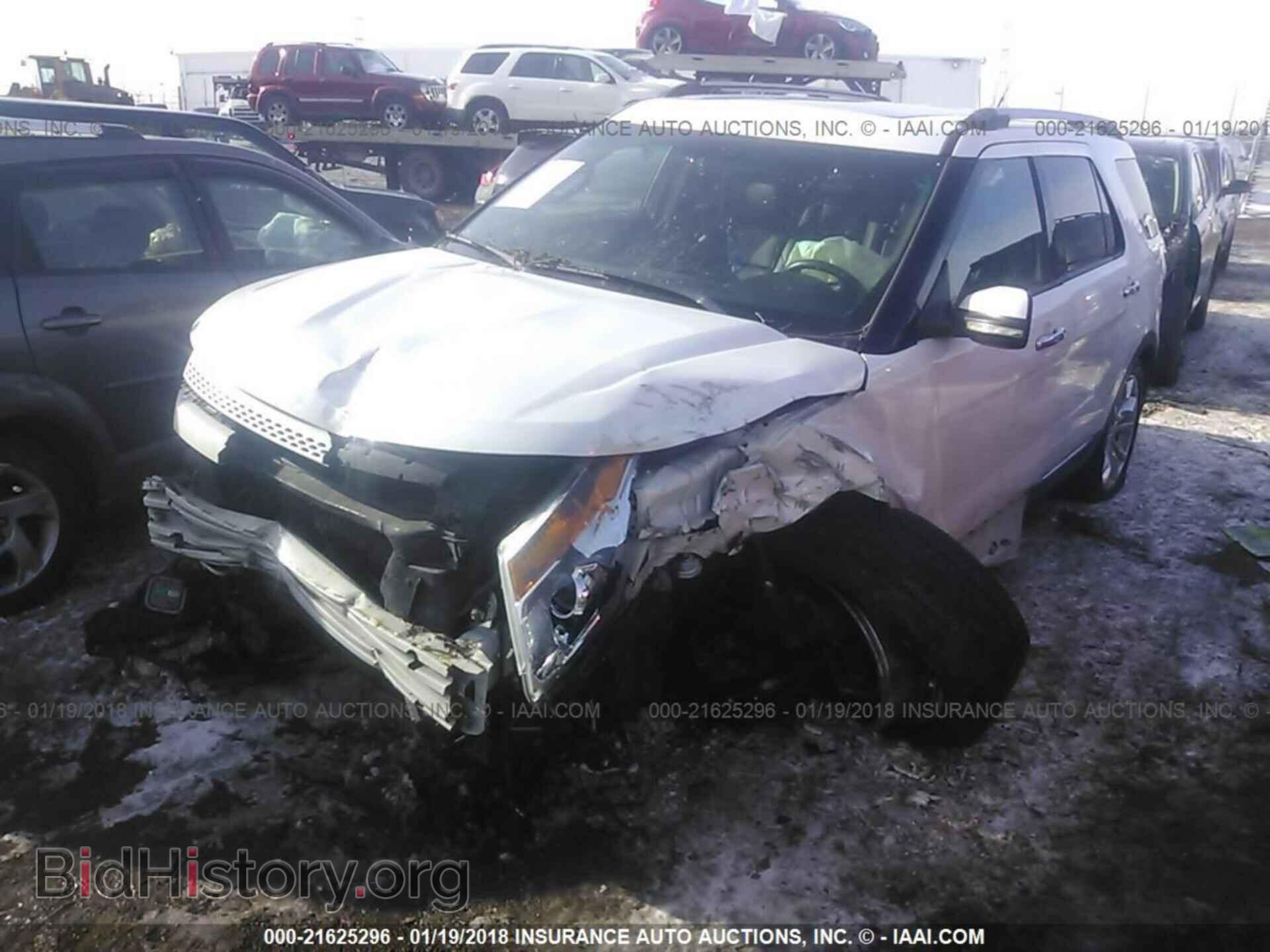 2011 Ford Explorer - VIN: 1FMHK8F83BGA04638 - Фото 2