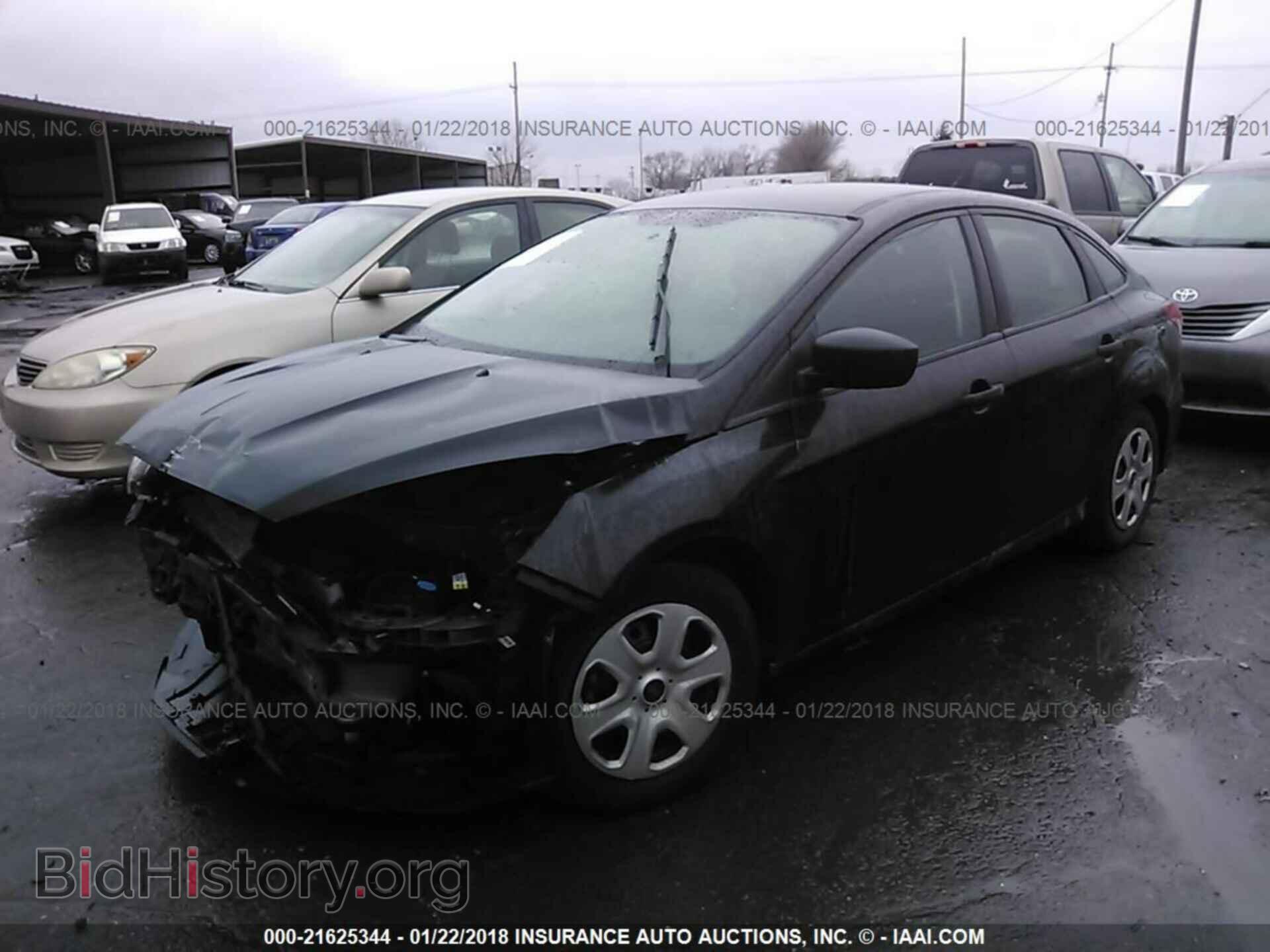 2016 Ford Focus - VIN: 1FADP3E23GL253238 - Photo 2