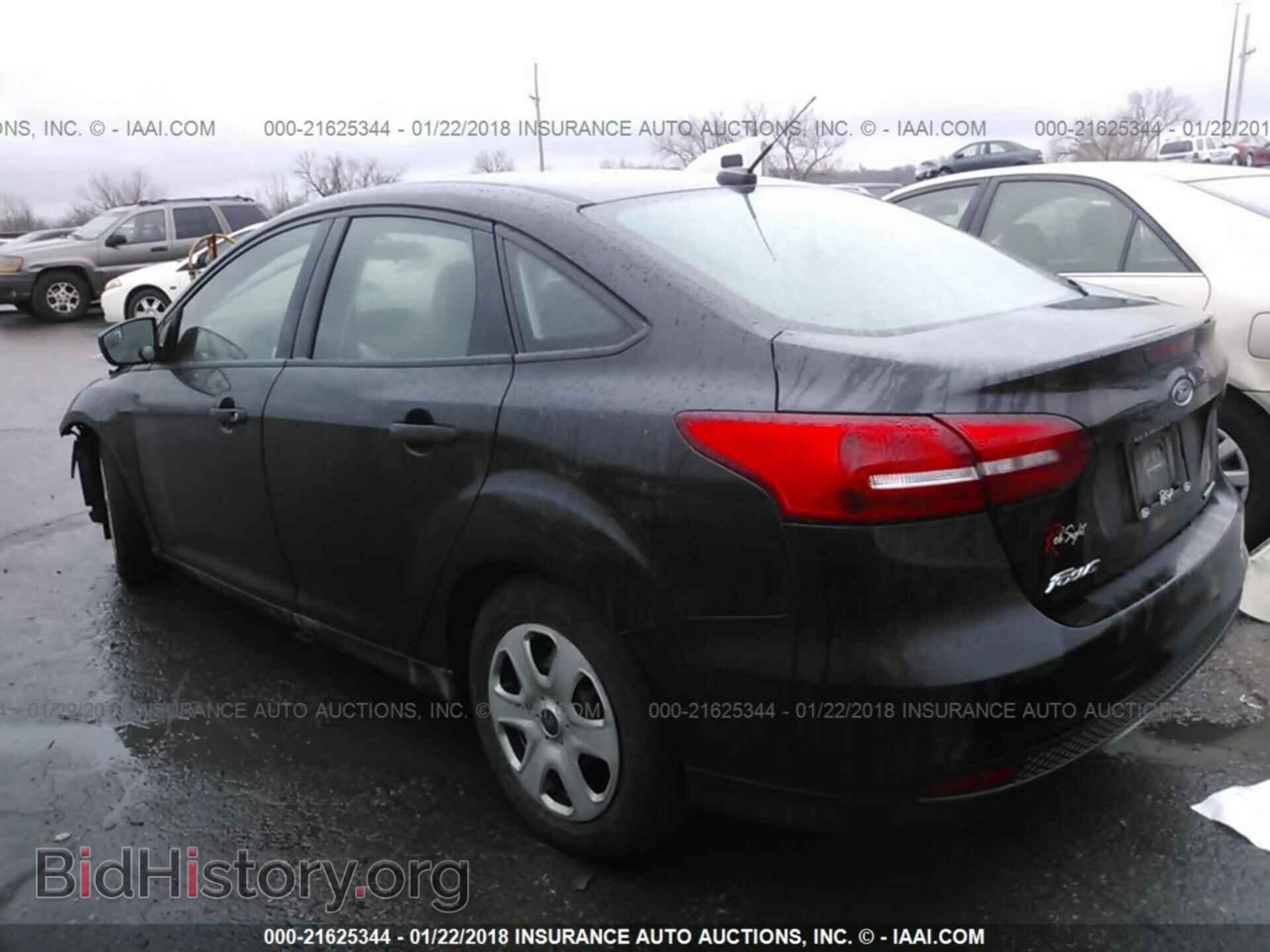 2016 Ford Focus - VIN: 1FADP3E23GL253238 - Photo 3