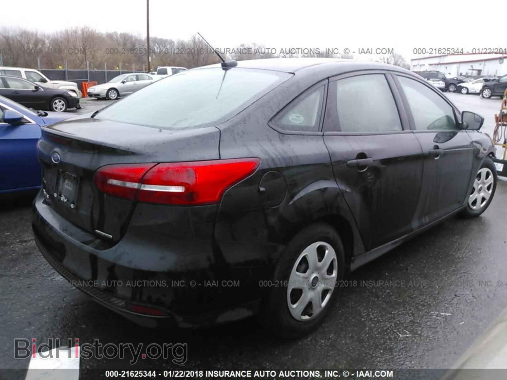 2016 Ford Focus - VIN: 1FADP3E23GL253238 - Photo 4