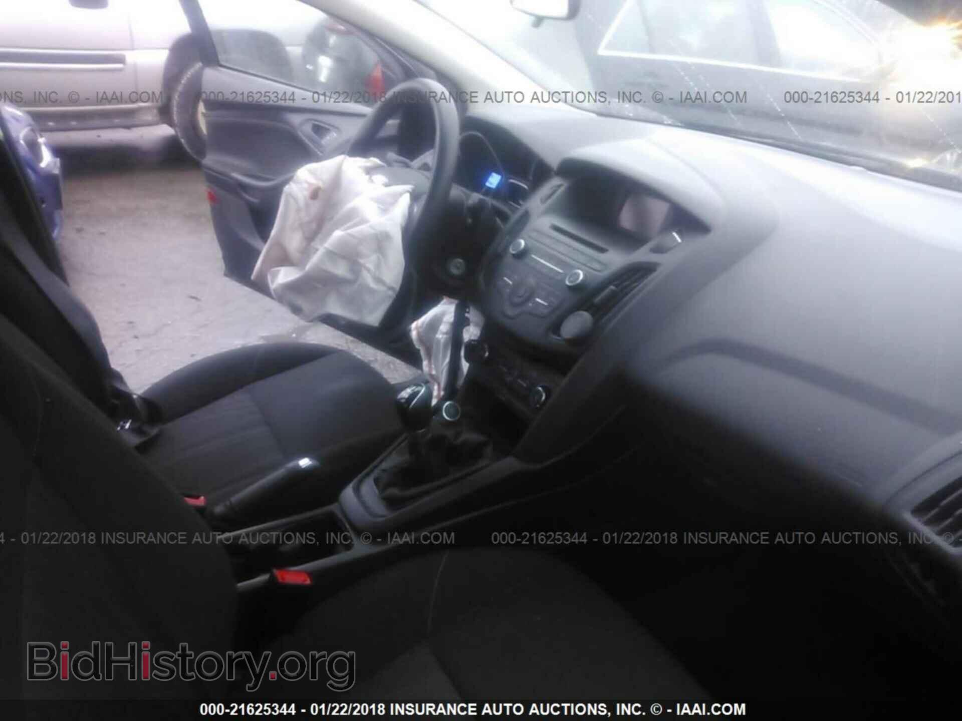 2016 Ford Focus - VIN: 1FADP3E23GL253238 - Photo 5