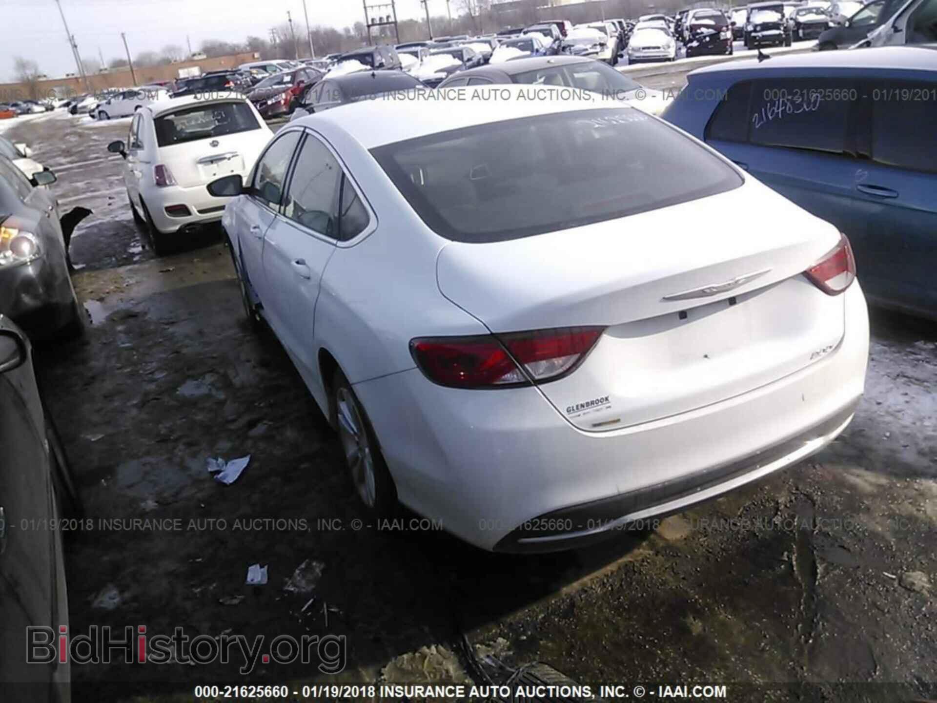 2015 Chrysler 200 - VIN: 1C3CCCAB8FN579101 - Photo 3
