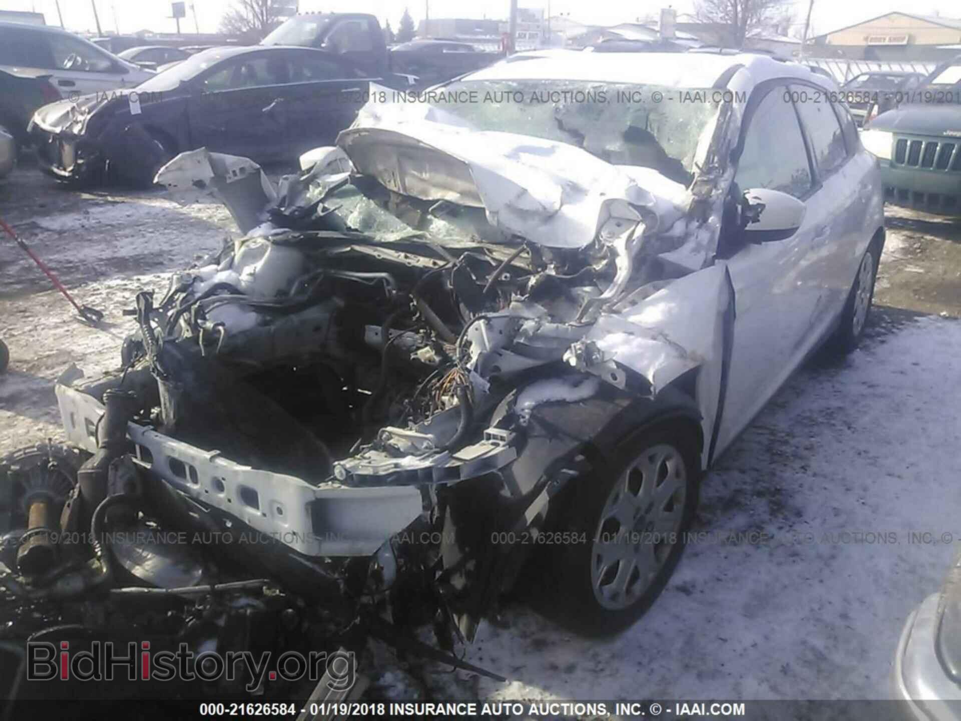 2012 Ford Focus - VIN: 1FAHP3K24CL252230 - Photo 2