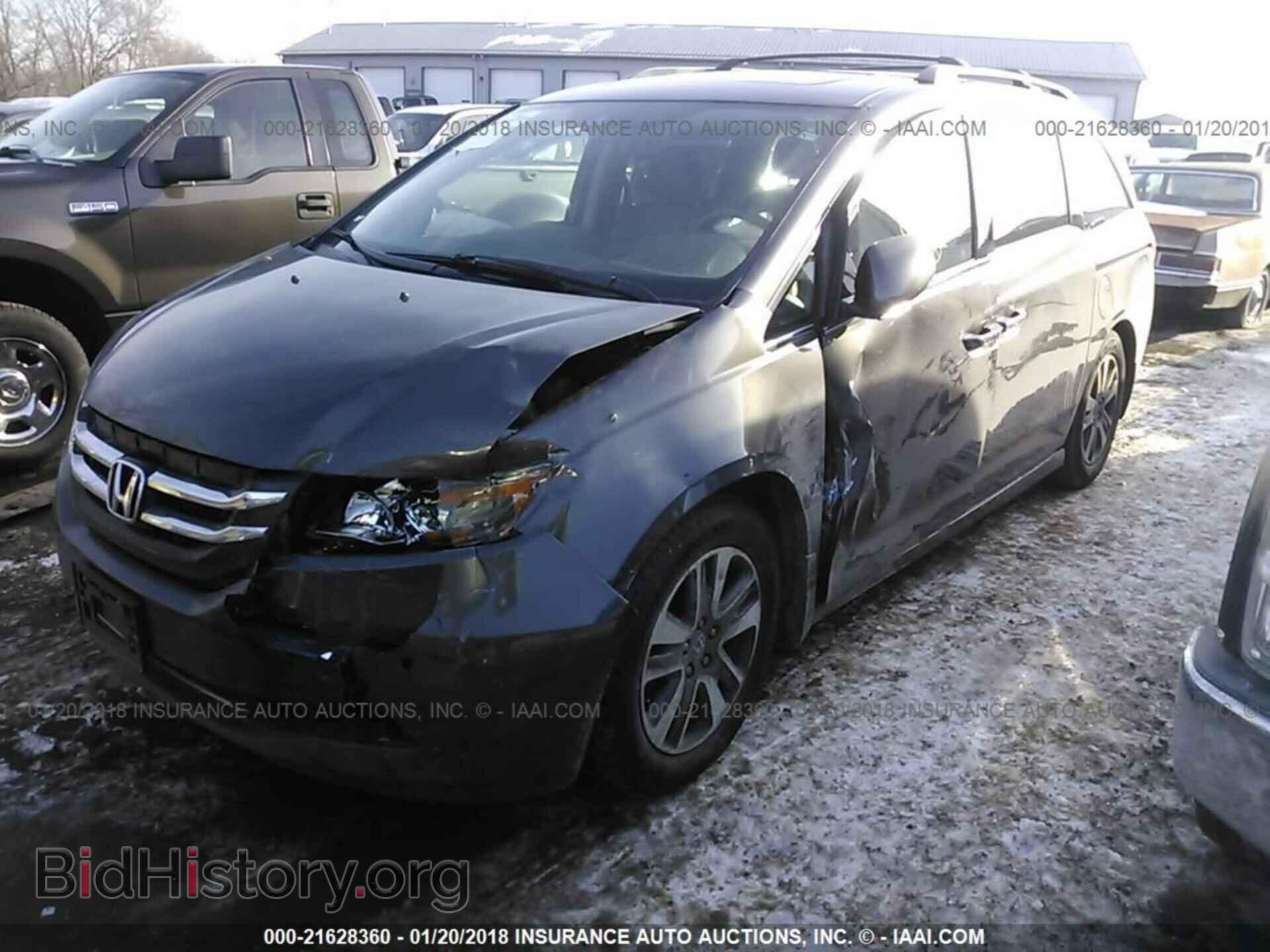2014 Honda Odyssey - VIN: 5FNRL5H92EB063785 - Фото 2