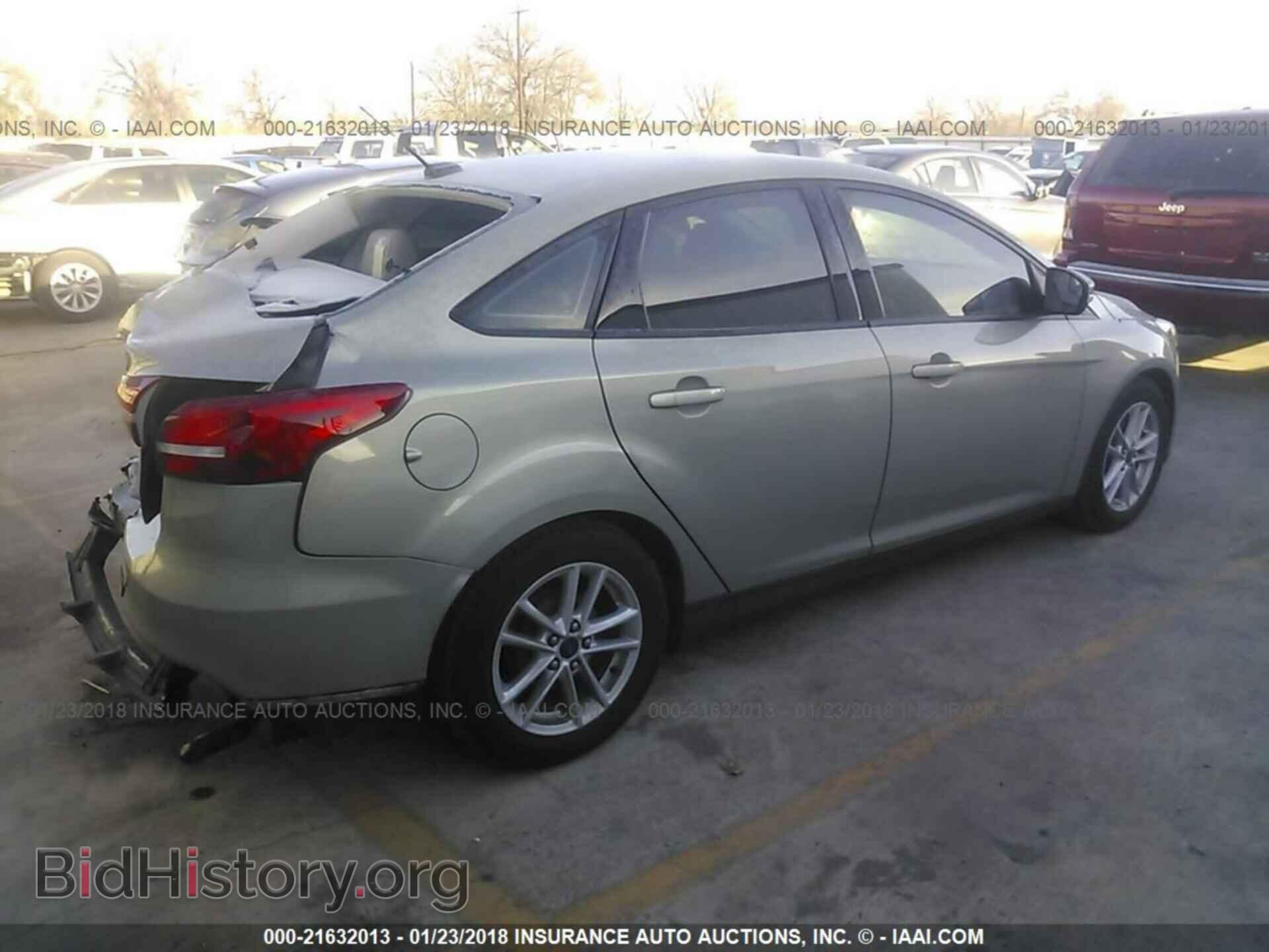 2015 Ford Focus - VIN: 1FADP3F24FL305845 - Photo 4