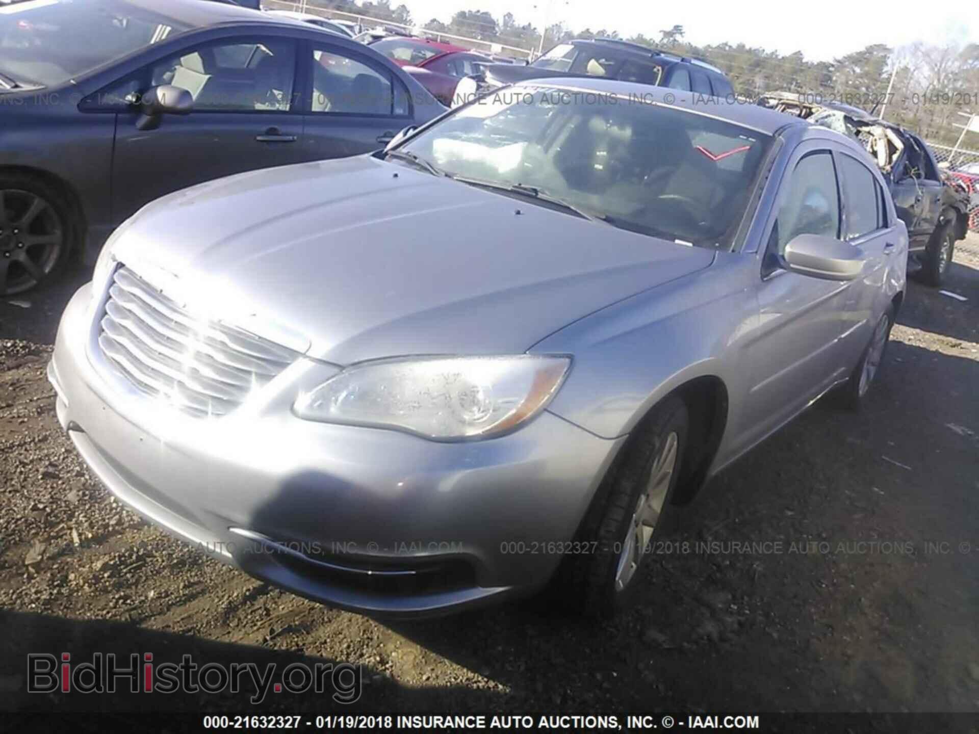 2013 Chrysler 200 - VIN: 1C3CCBBB2DN721738 - Photo 2