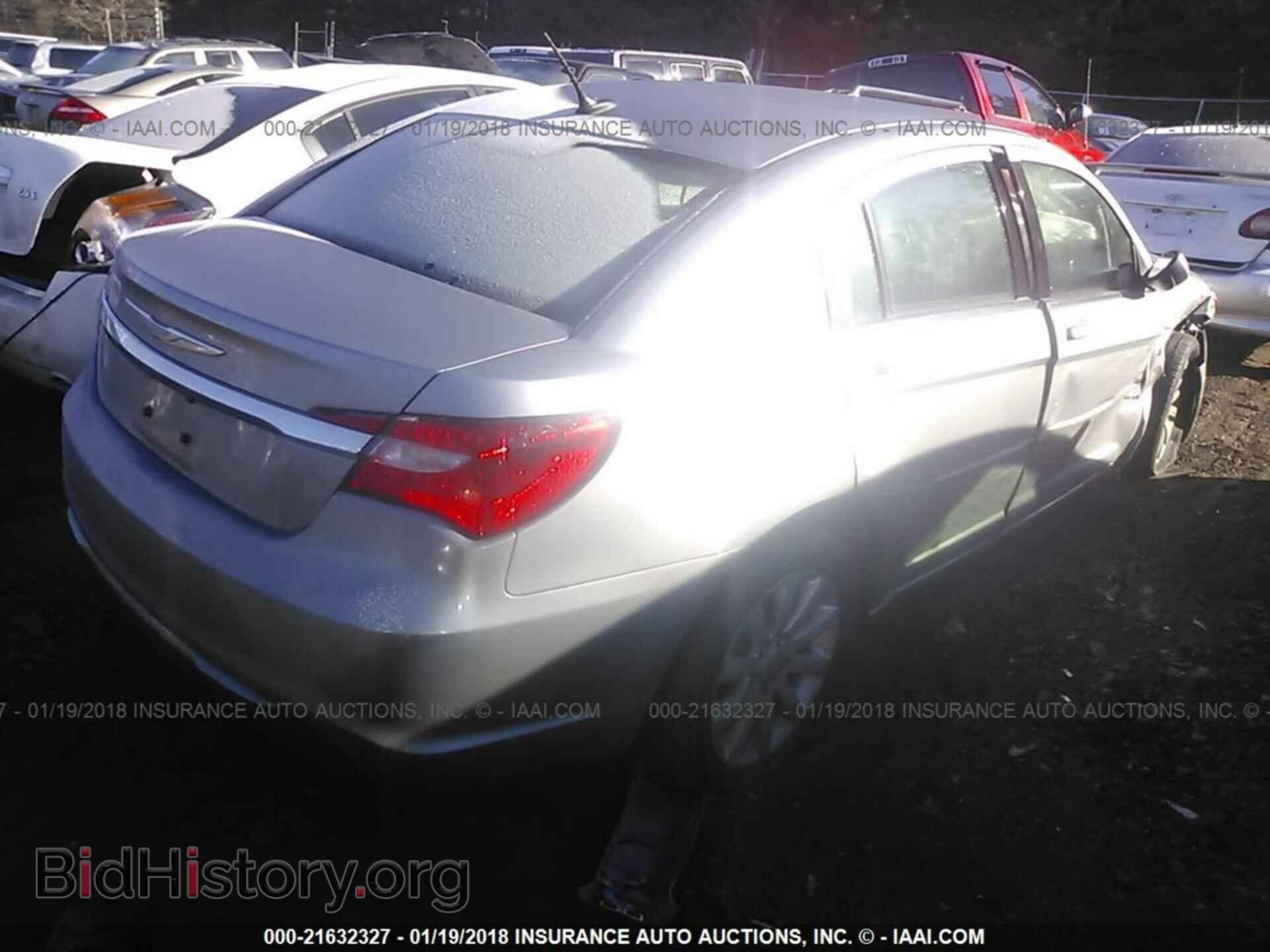 2013 Chrysler 200 - VIN: 1C3CCBBB2DN721738 - Photo 4