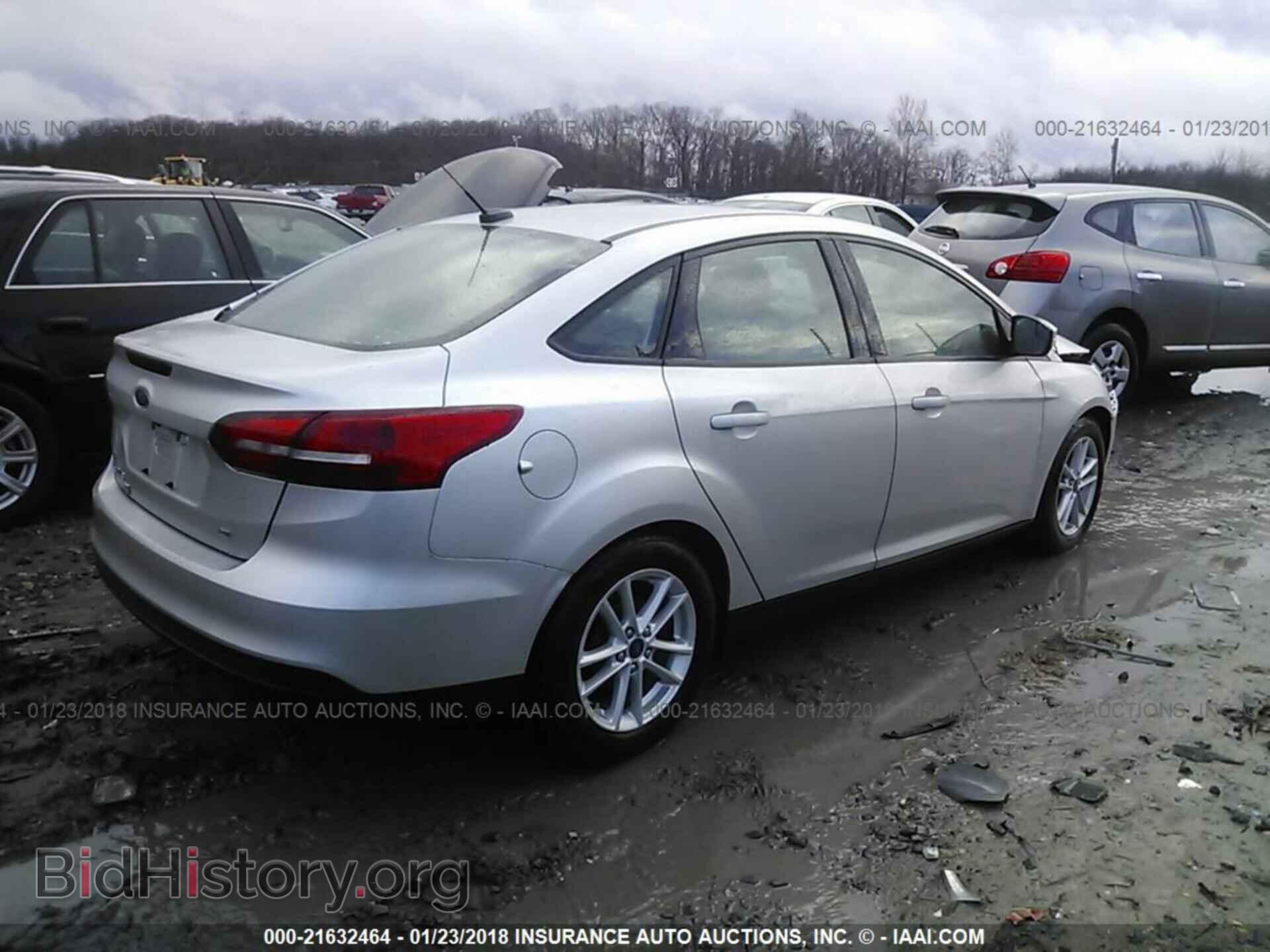 2016 Ford Focus - VIN: 1FADP3F21GL389284 - Photo 4