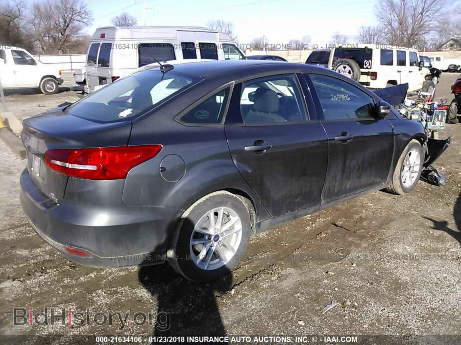 2015 Ford Focus - VIN: 1FADP3F25FL342645 - Photo 4