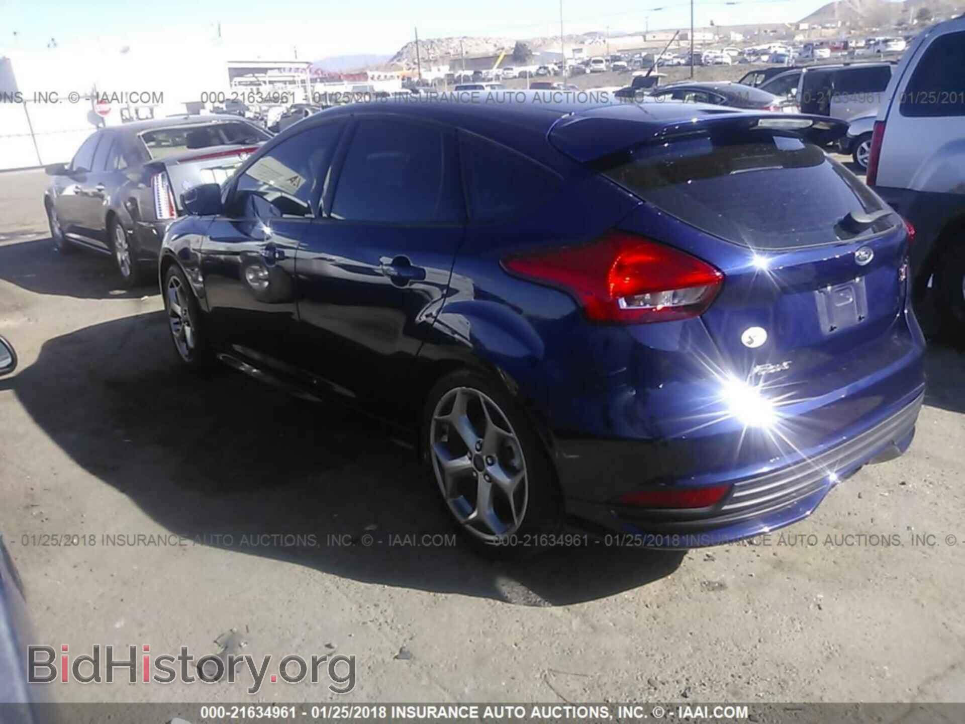 2016 Ford Focus - VIN: 1FADP3L97GL245952 - Photo 3