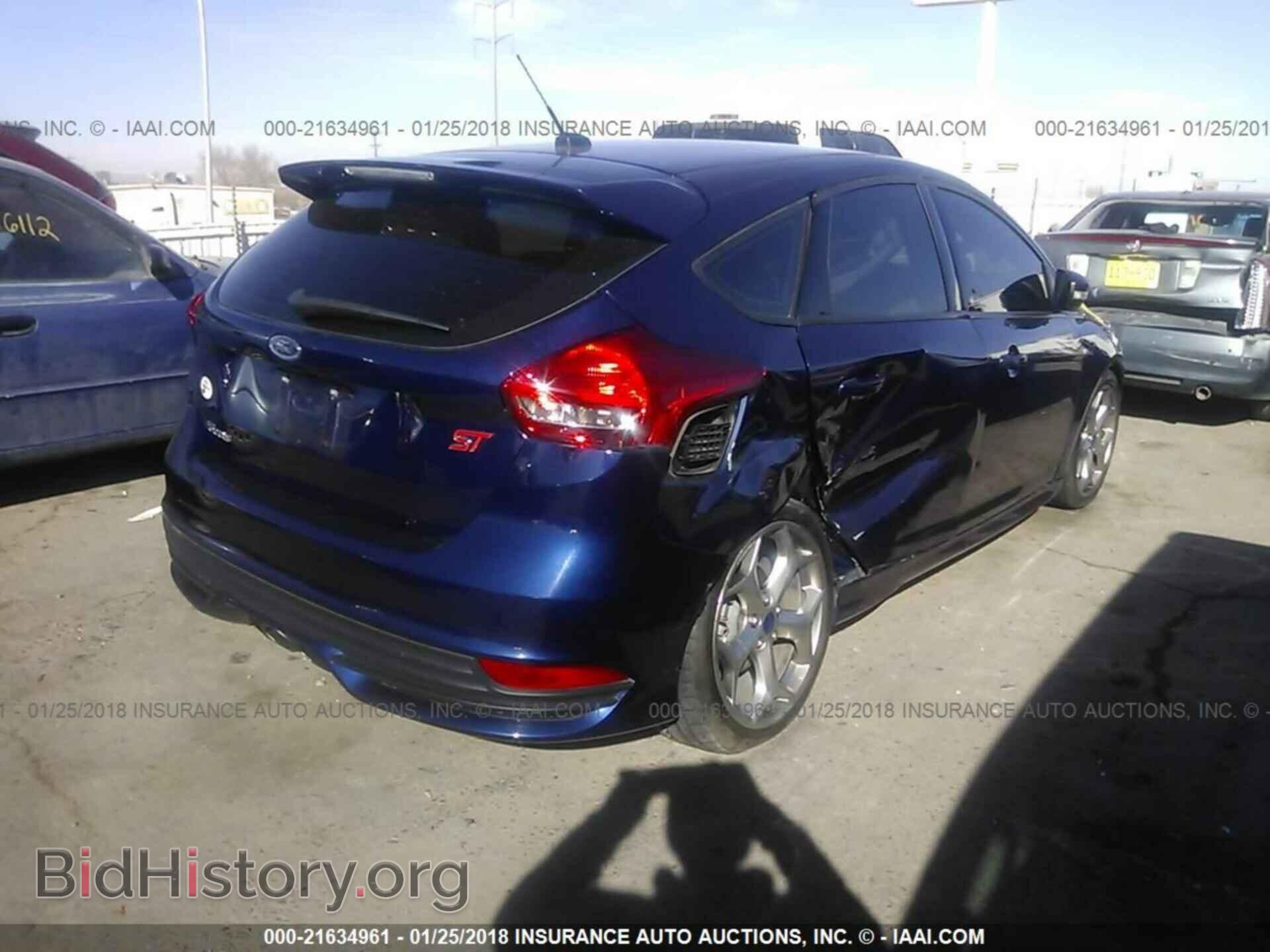 2016 Ford Focus - VIN: 1FADP3L97GL245952 - Photo 4