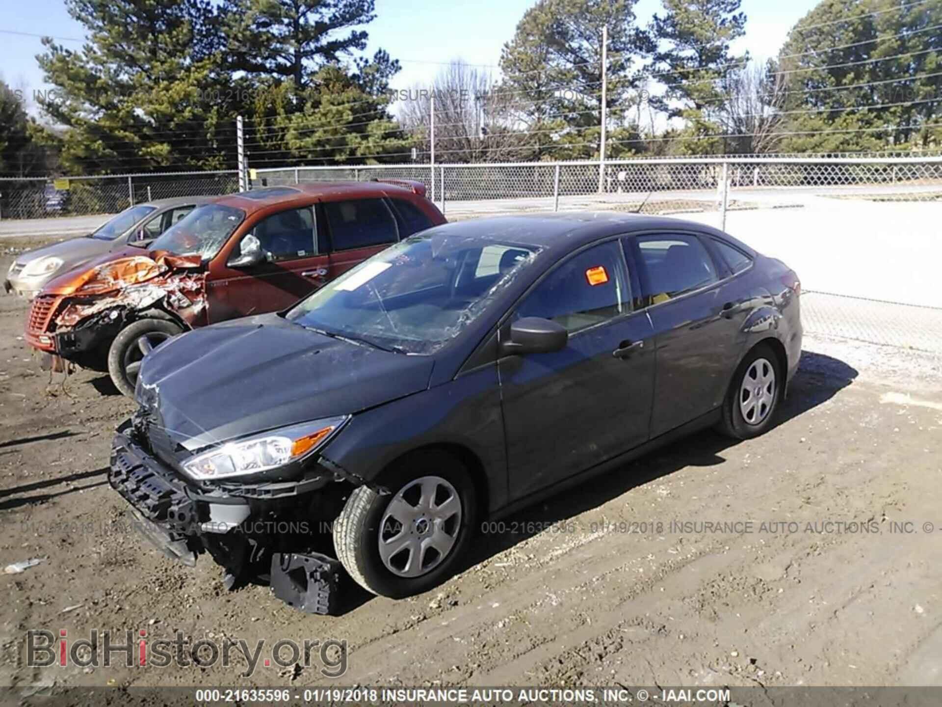 2016 Ford Focus - VIN: 1FADP3E23GL393144 - Photo 2