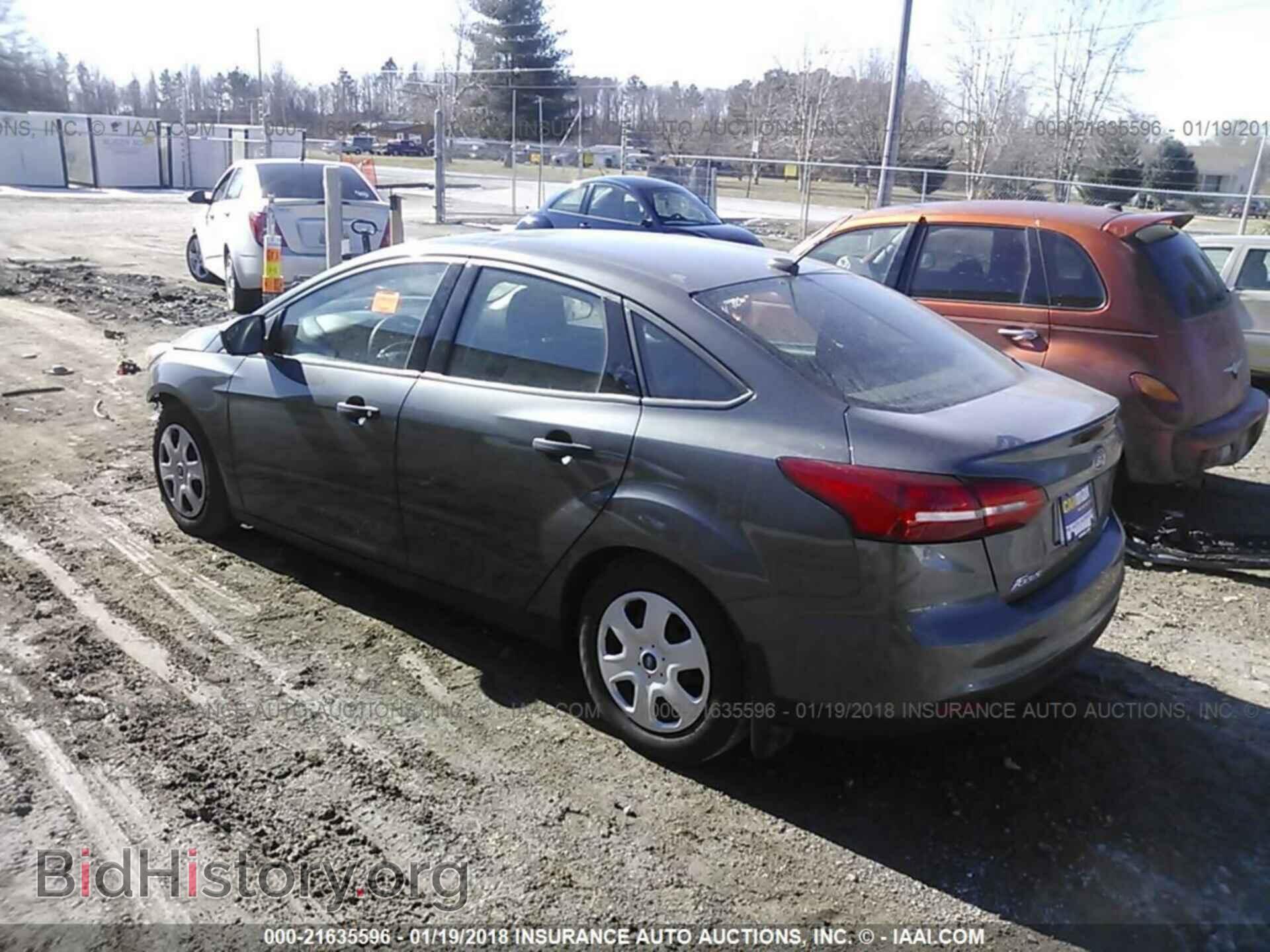 2016 Ford Focus - VIN: 1FADP3E23GL393144 - Photo 3