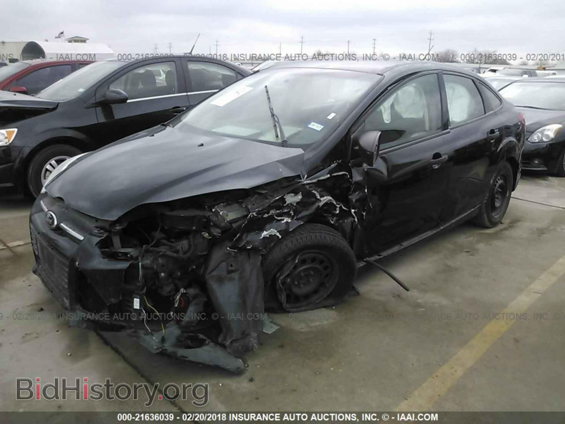 2014 Ford Focus - VIN: 1FADP3E2XEL372482 - Photo 2