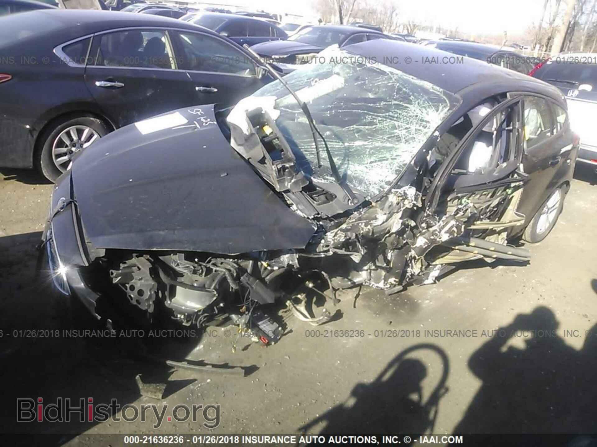 2016 Ford Focus - VIN: 1FADP3K22GL324059 - Photo 2
