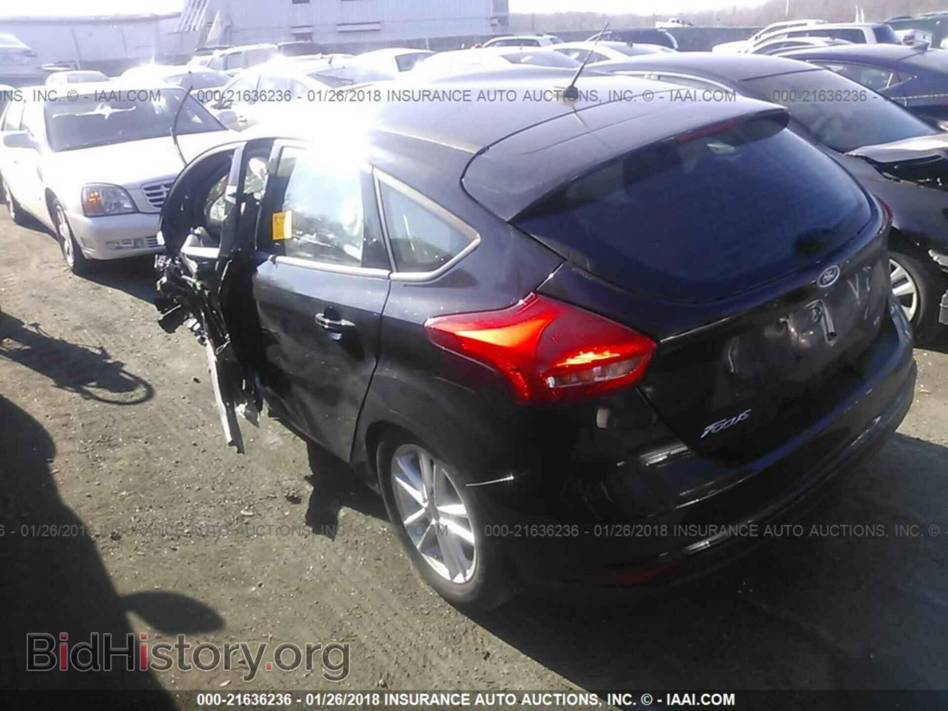 2016 Ford Focus - VIN: 1FADP3K22GL324059 - Photo 3
