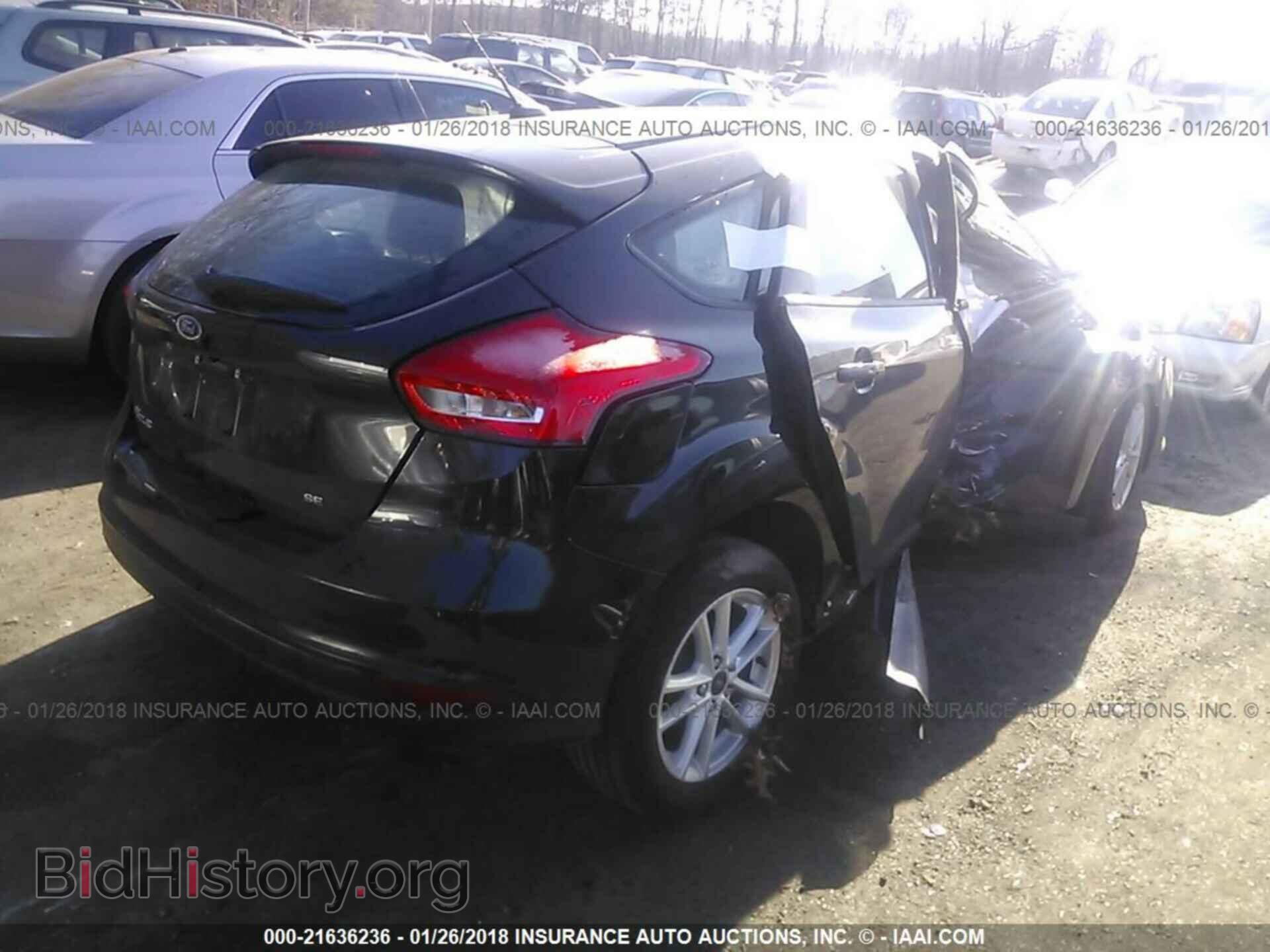 2016 Ford Focus - VIN: 1FADP3K22GL324059 - Photo 4